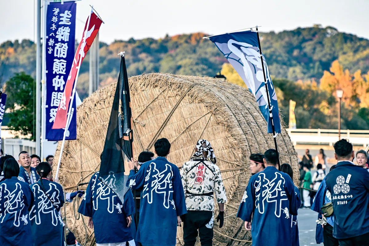 第27回 玉名大俵まつり2023~重さ1トンの巨大な俵を転がす祭り~(熊本県玉名市)|玉名の自然、景観、風物詩。