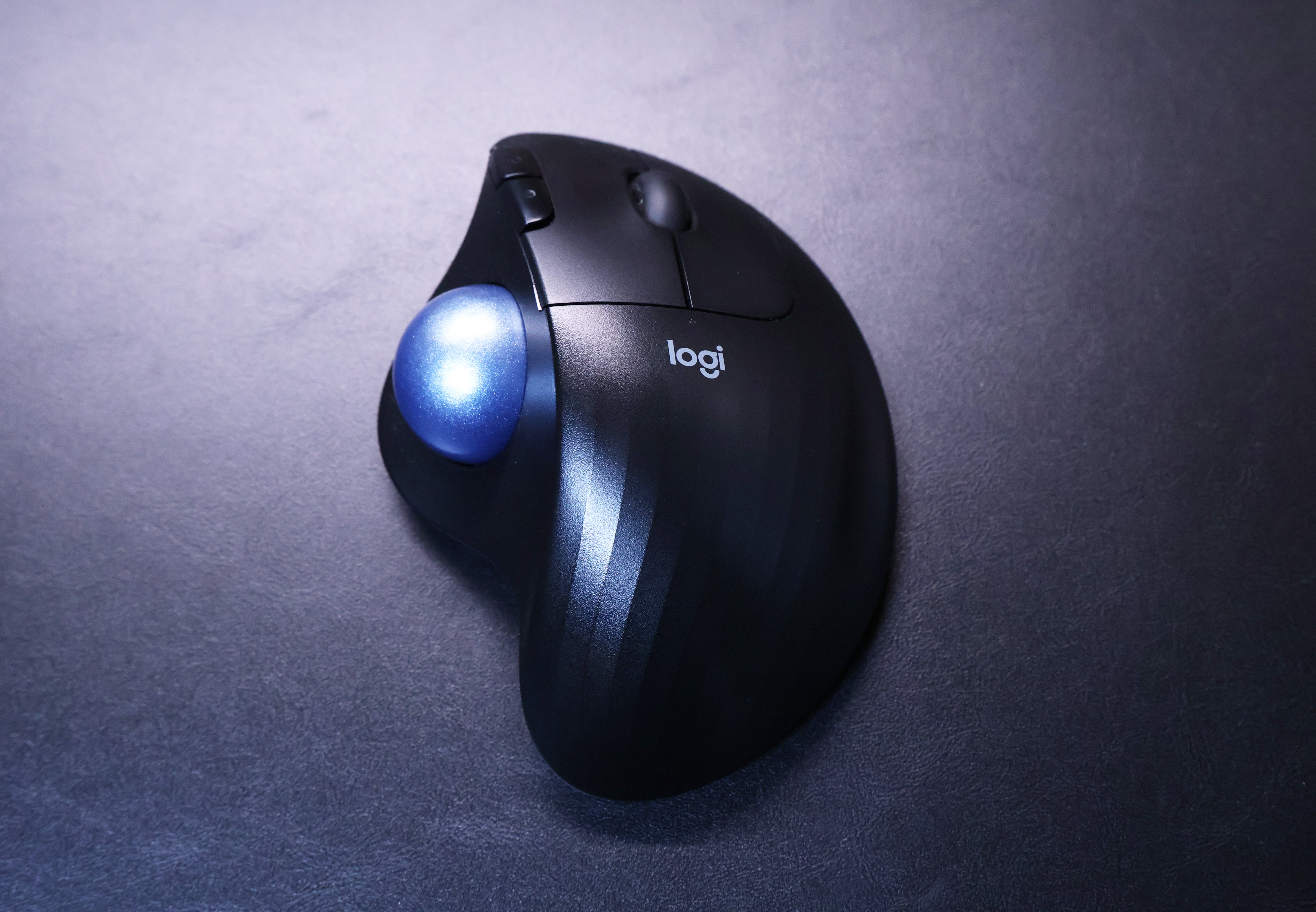 MacBookをデスクトップ化！クラムシェルモードのやり方と必要なものを