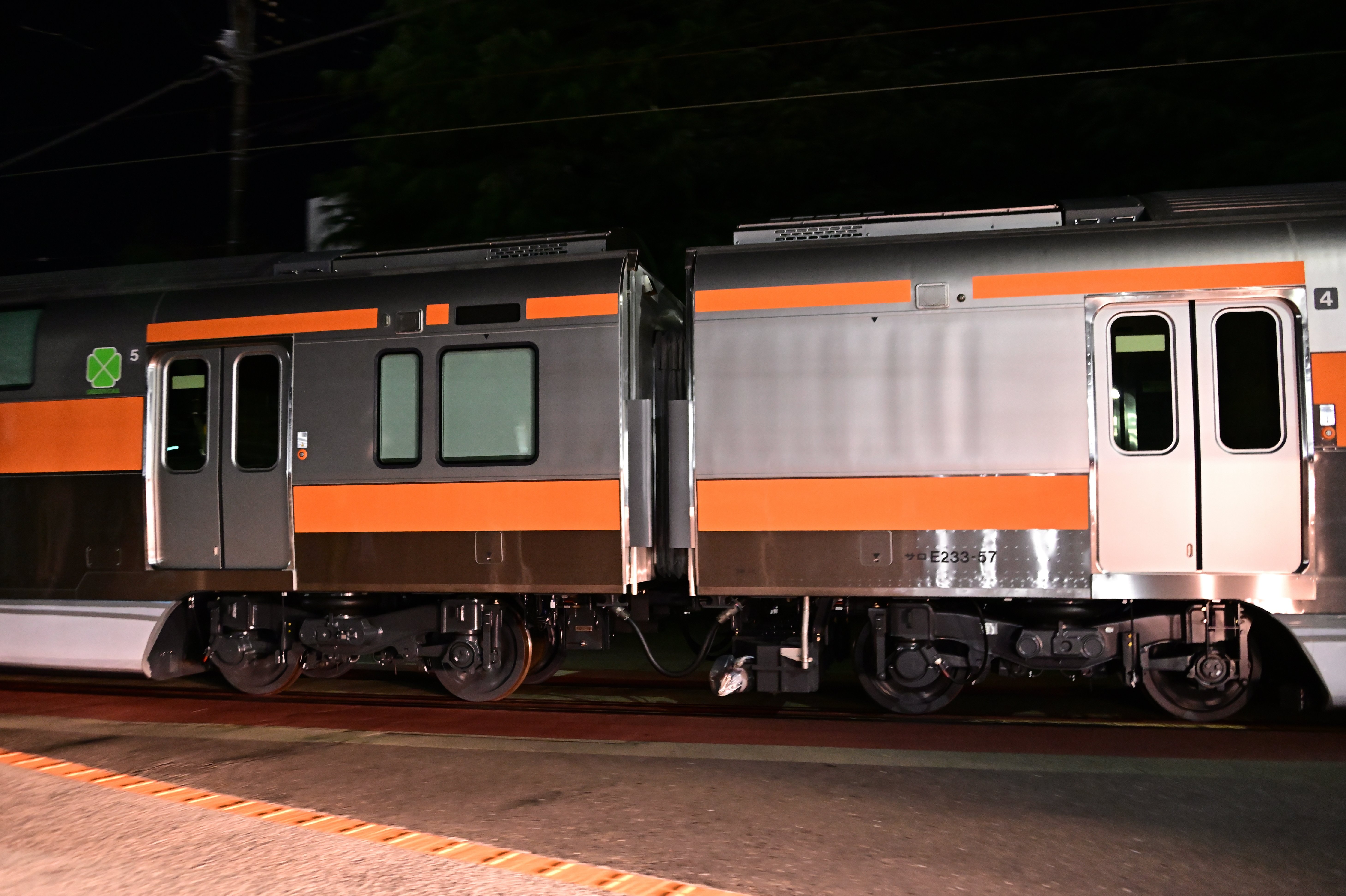 J‐TREC出場】【JR東日本】 E233系0番台グリーン車（サロE233‐57＋サロ