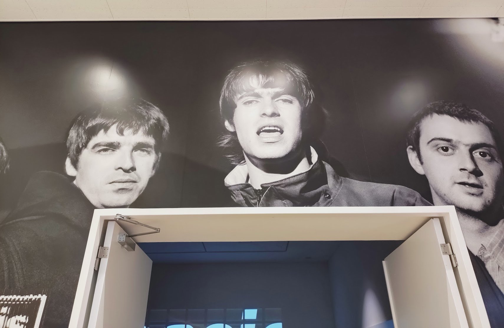 祝/Oasis/来日記念】リヴ・フォーエヴァー オアシス30周年特別展 祝/Oasis/来日記念】リヴ・フォーエヴァー オアシス30周年特別展