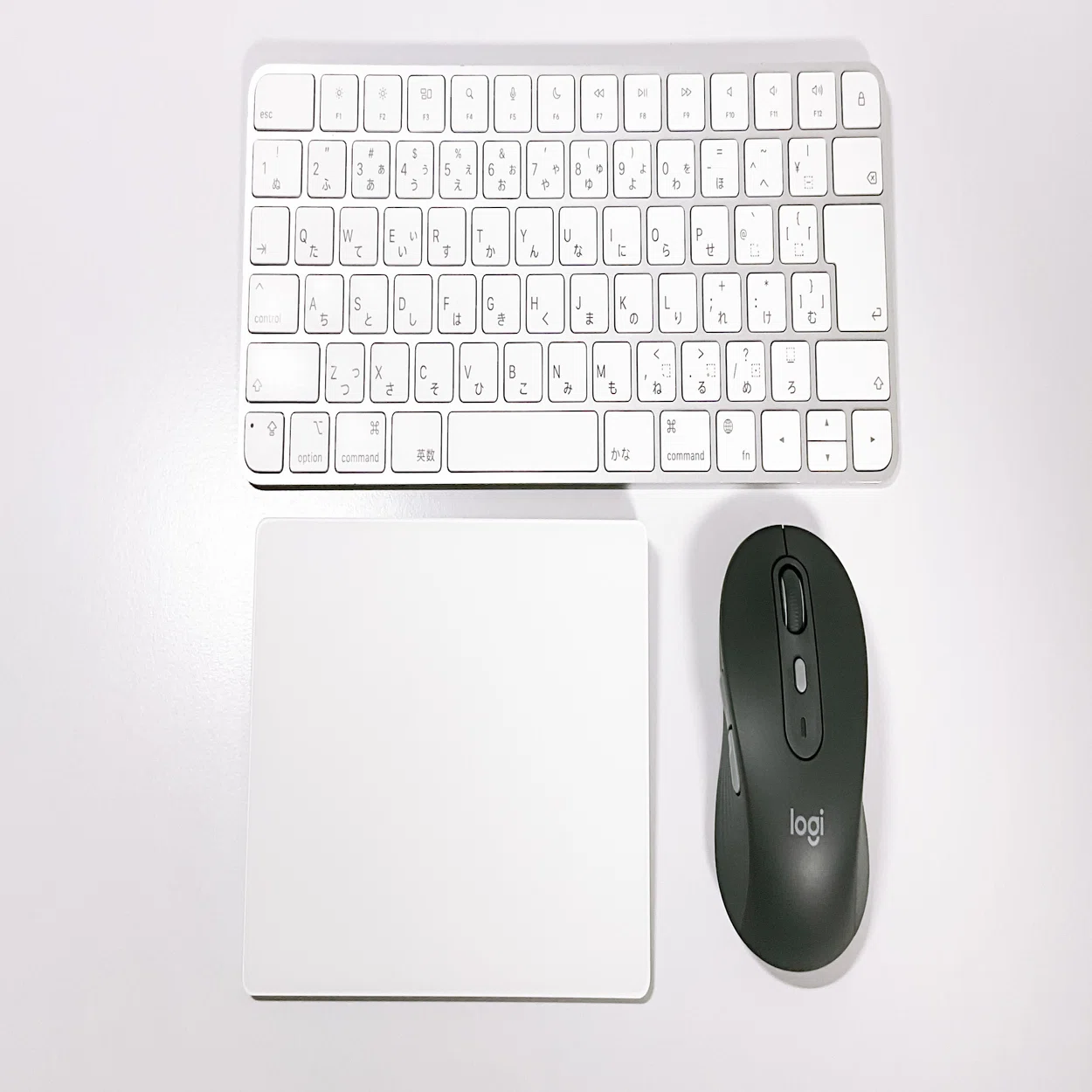 クラムシェル運用MacBook Air M3で使用中の「キーボード」「マウス 