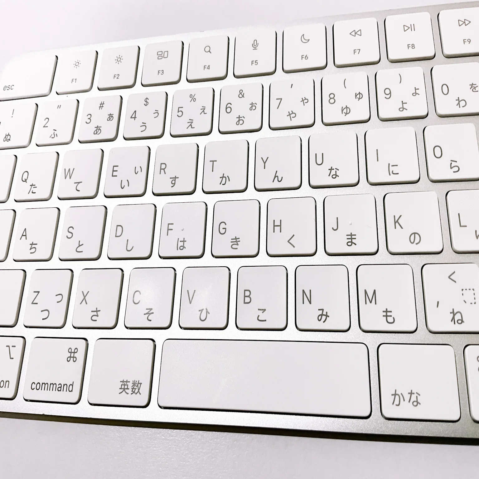 クラムシェル運用MacBook Air M3で使用中の「キーボード」「マウス 