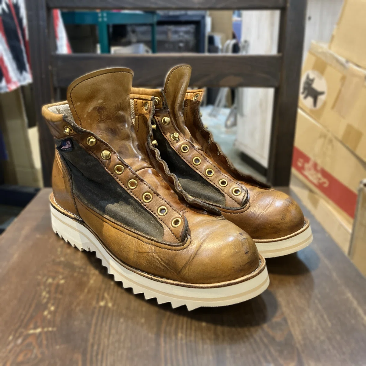 Resole/ソールカスタム】Danner Light 80th｜CREA Repair & Handcrafts 
