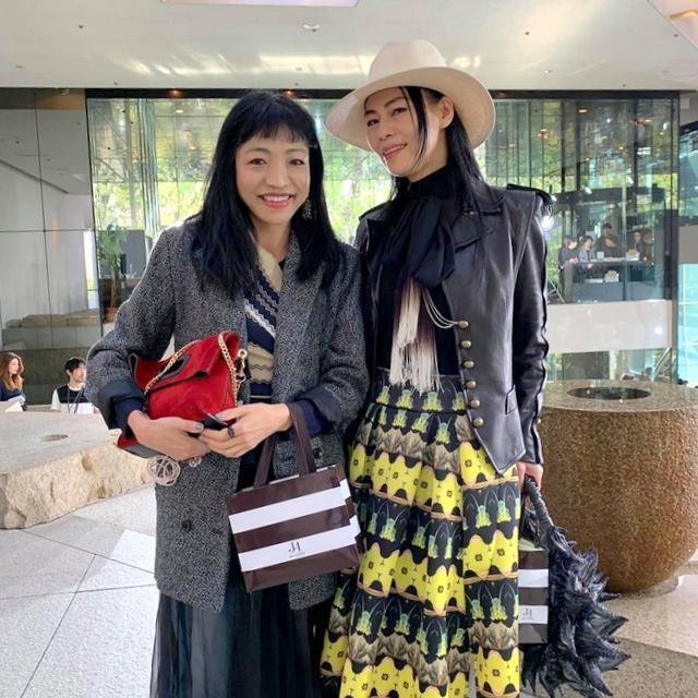 京都、片山文三朗商店、グレージュの100%シルク手絞りビッグストール