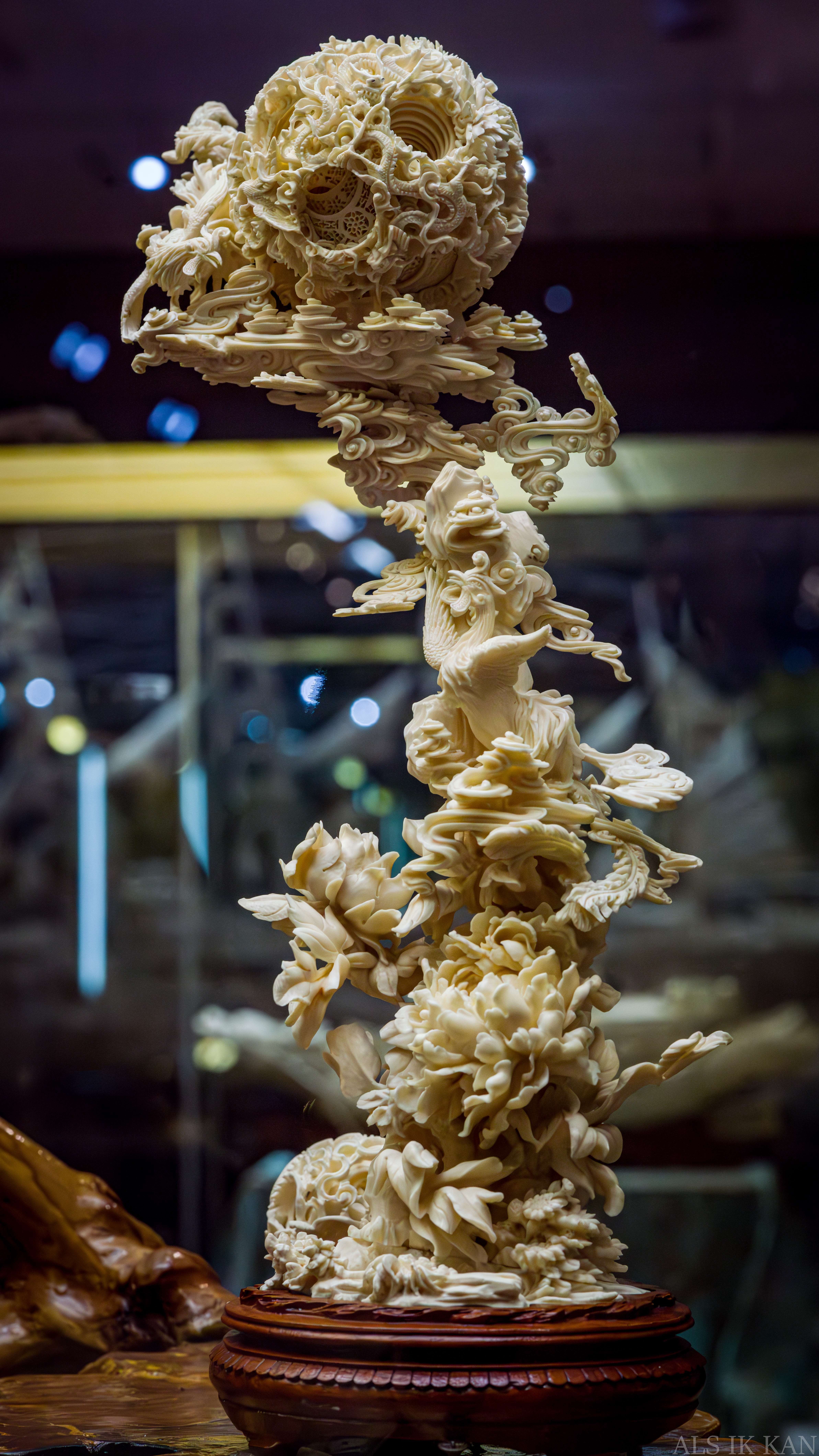 彫刻 天球 多層球 鹿 彫刻 天球 多層球 鹿 象牙彫刻「象牙多層球」 象牙と石の彫刻美術館