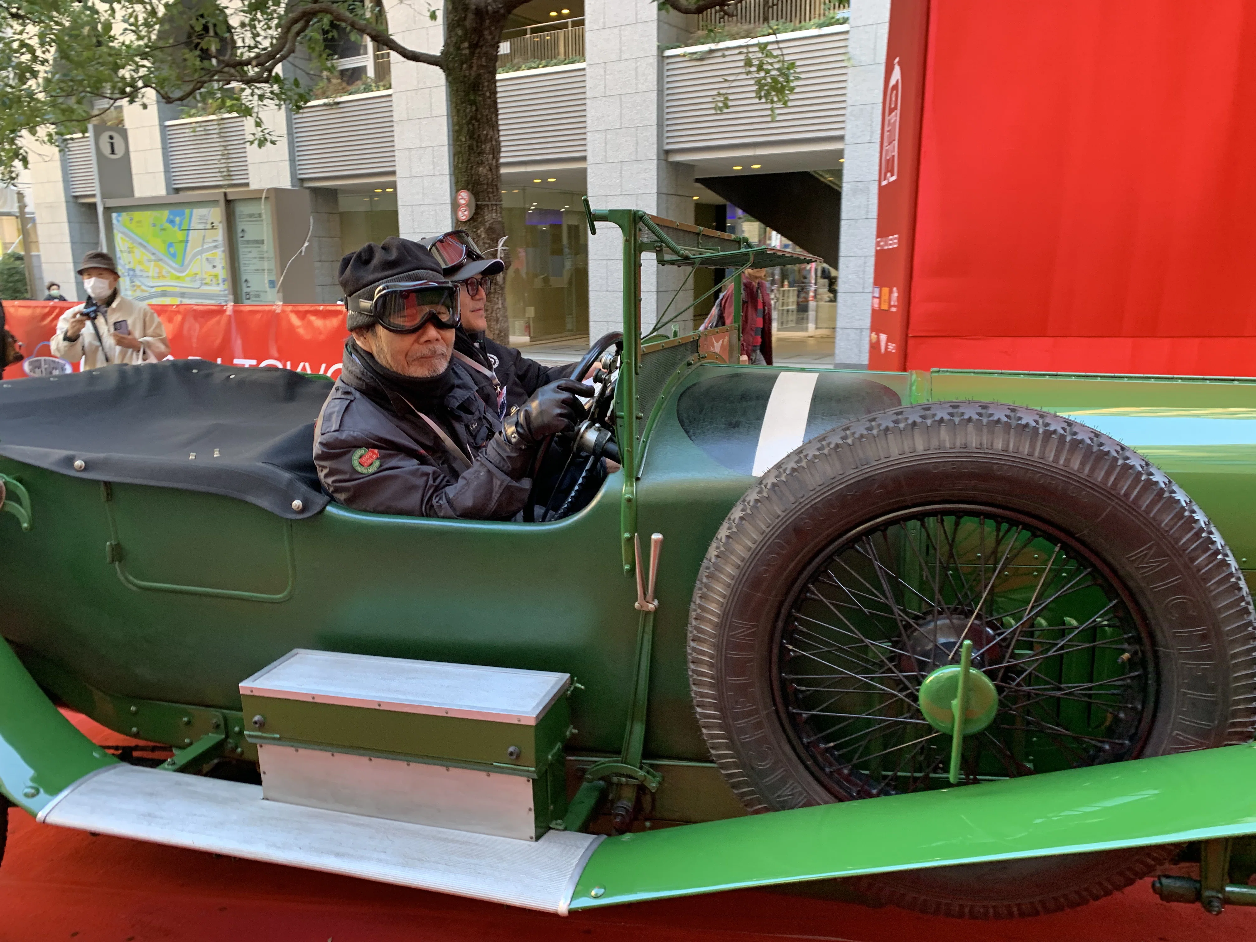 ヴィンテージ　ベントレー　ブリキの車 97年前のベントレーのルマンカーで現代の都心を走る過酷さ｜金子浩久書店