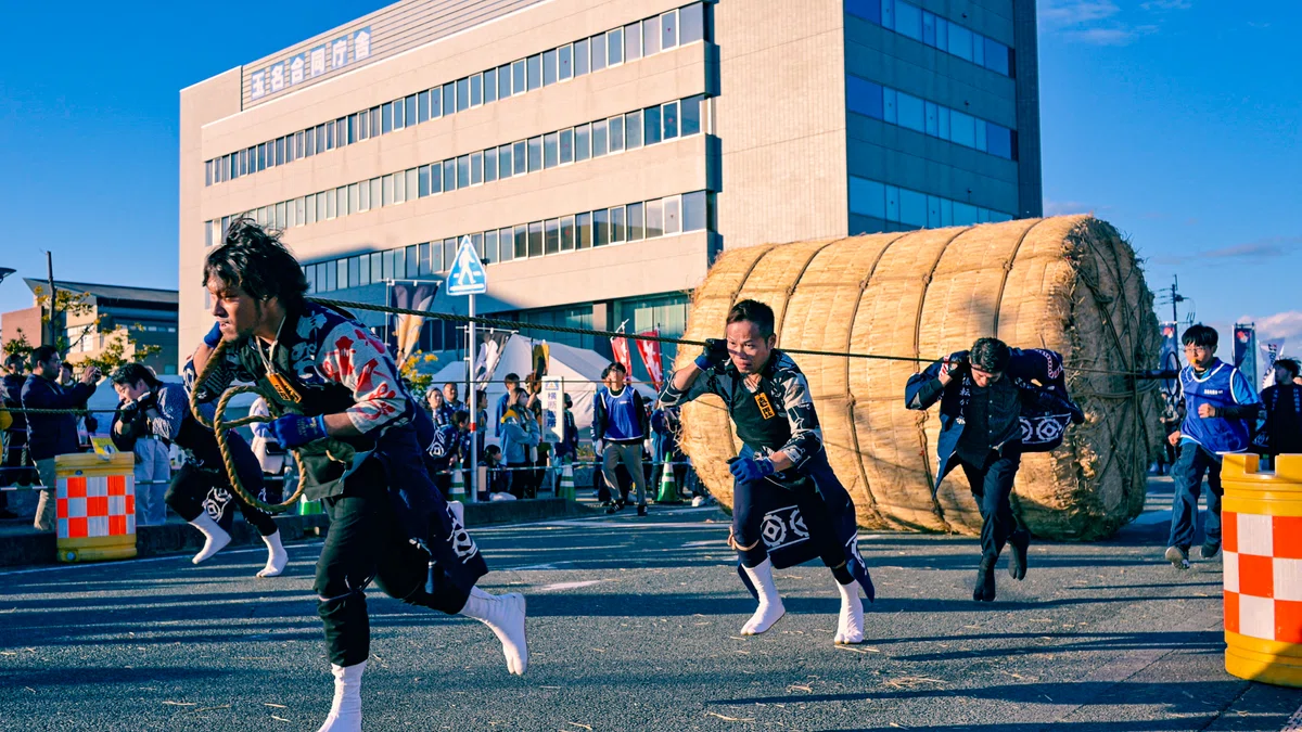 第28回 玉名大俵まつり2024~重さ1トンの巨大な俵を転がす祭り~(熊本県玉名市)|玉名の自然、景観、風物詩。
