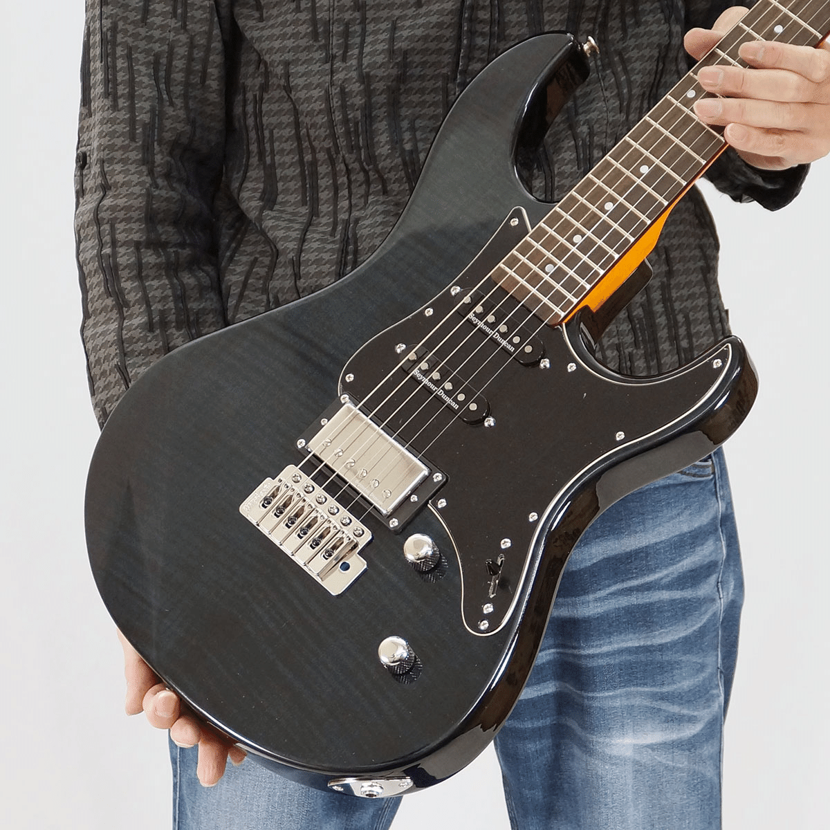 PACIFICA PAC612 Vトランスルーセントブラック トランスブラック！大人気モデル「YAMAHA PACIFICA612VIIFM」の