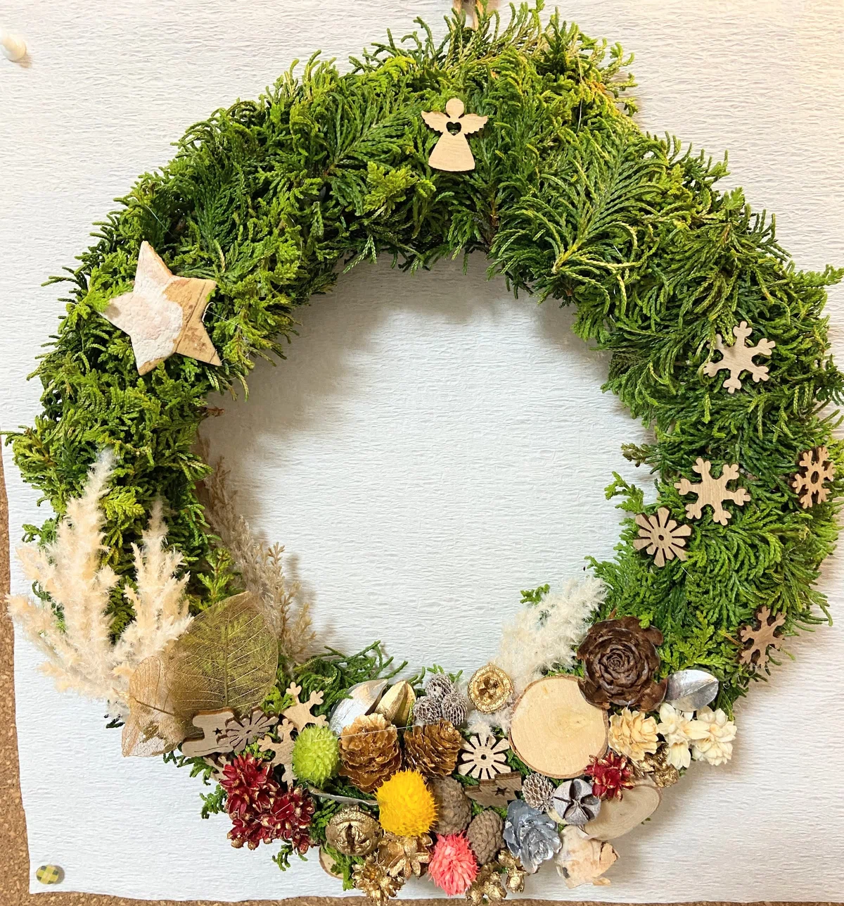 卒業生が作るクリスマスリース』～子どもたちに贈るやさしいエッセイ 