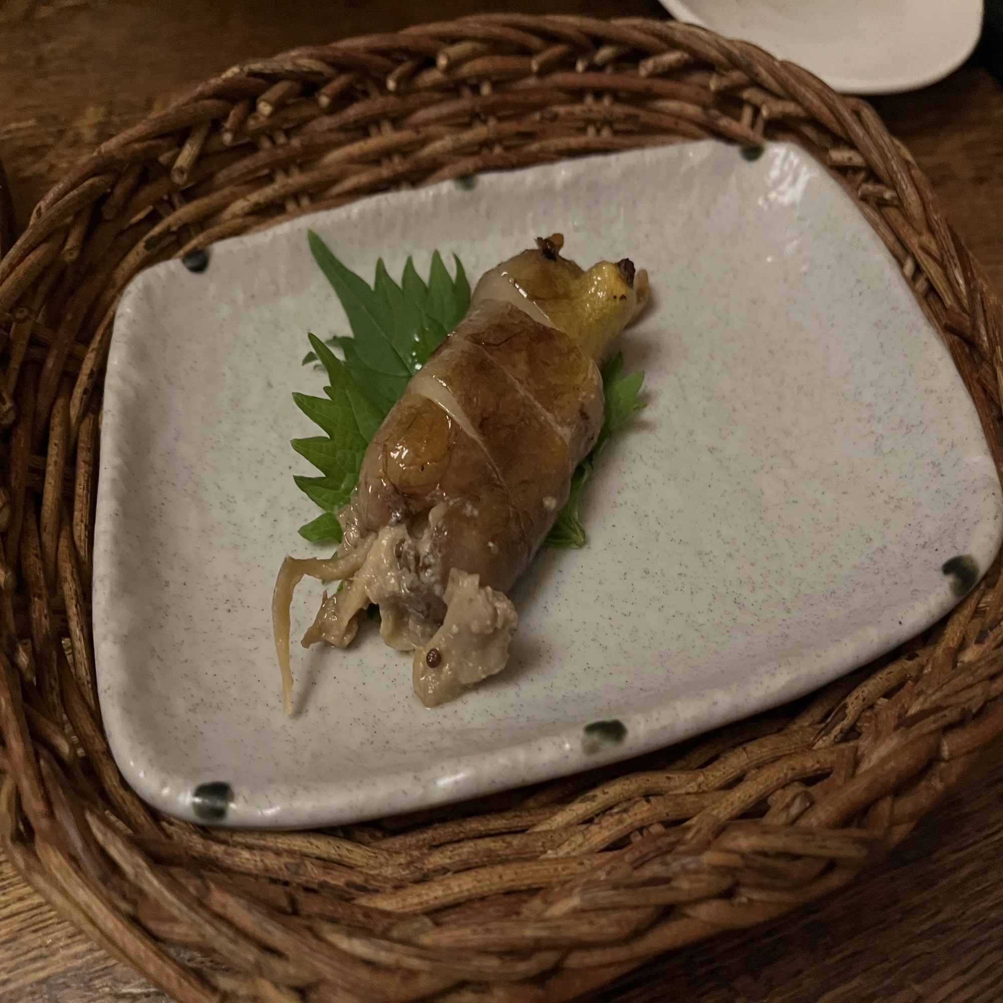 山盛りの「舟形マッシュルーム」天ぷらにカリカリのだだちゃ春巻き 