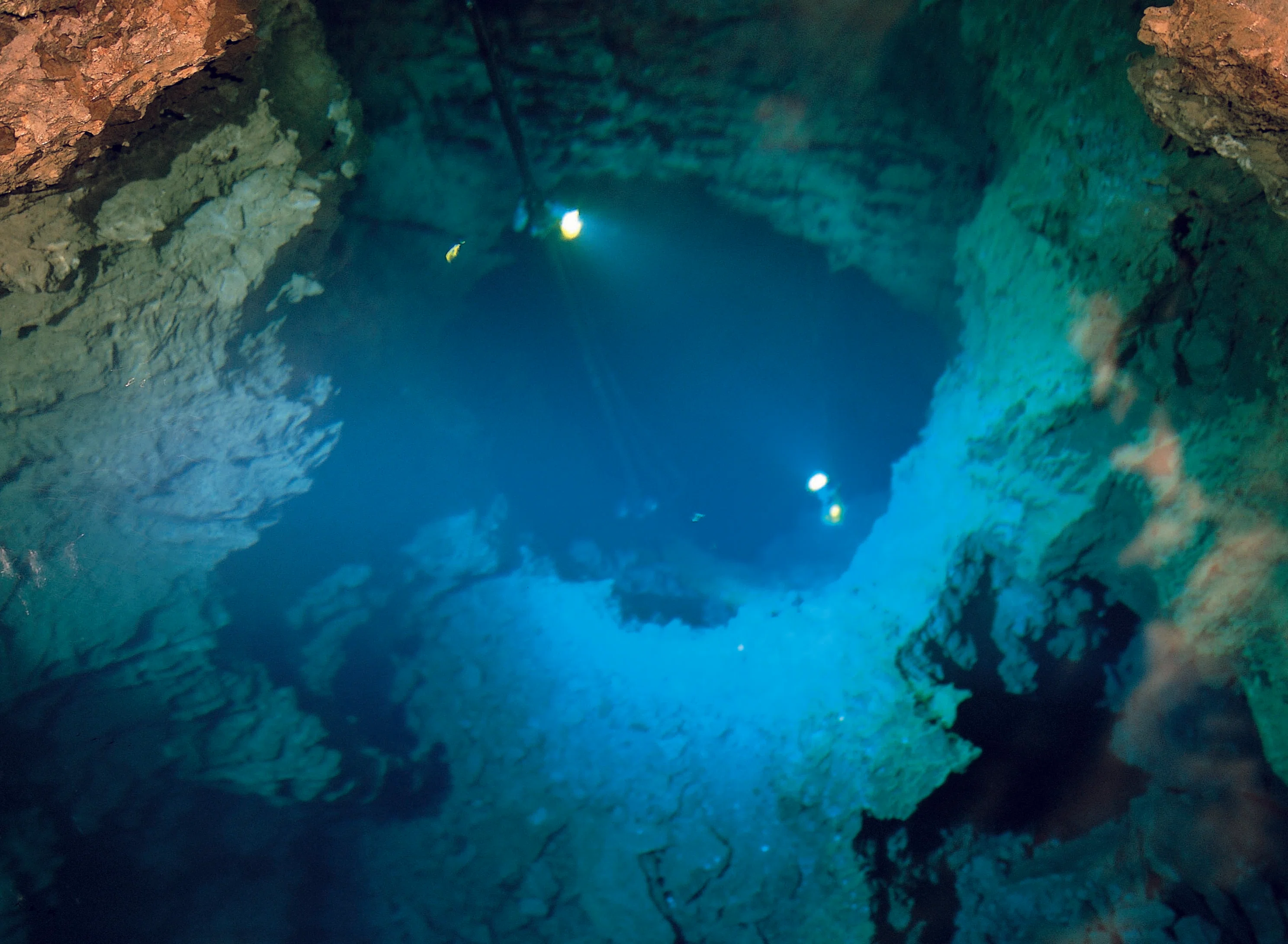 0210 Ryusendo Cave (Iwate Prefecture): Breathtaking Dragon Blue