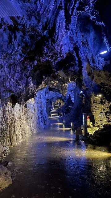 0210 Ryusendo Cave (Iwate Prefecture): Breathtaking Dragon Blue
