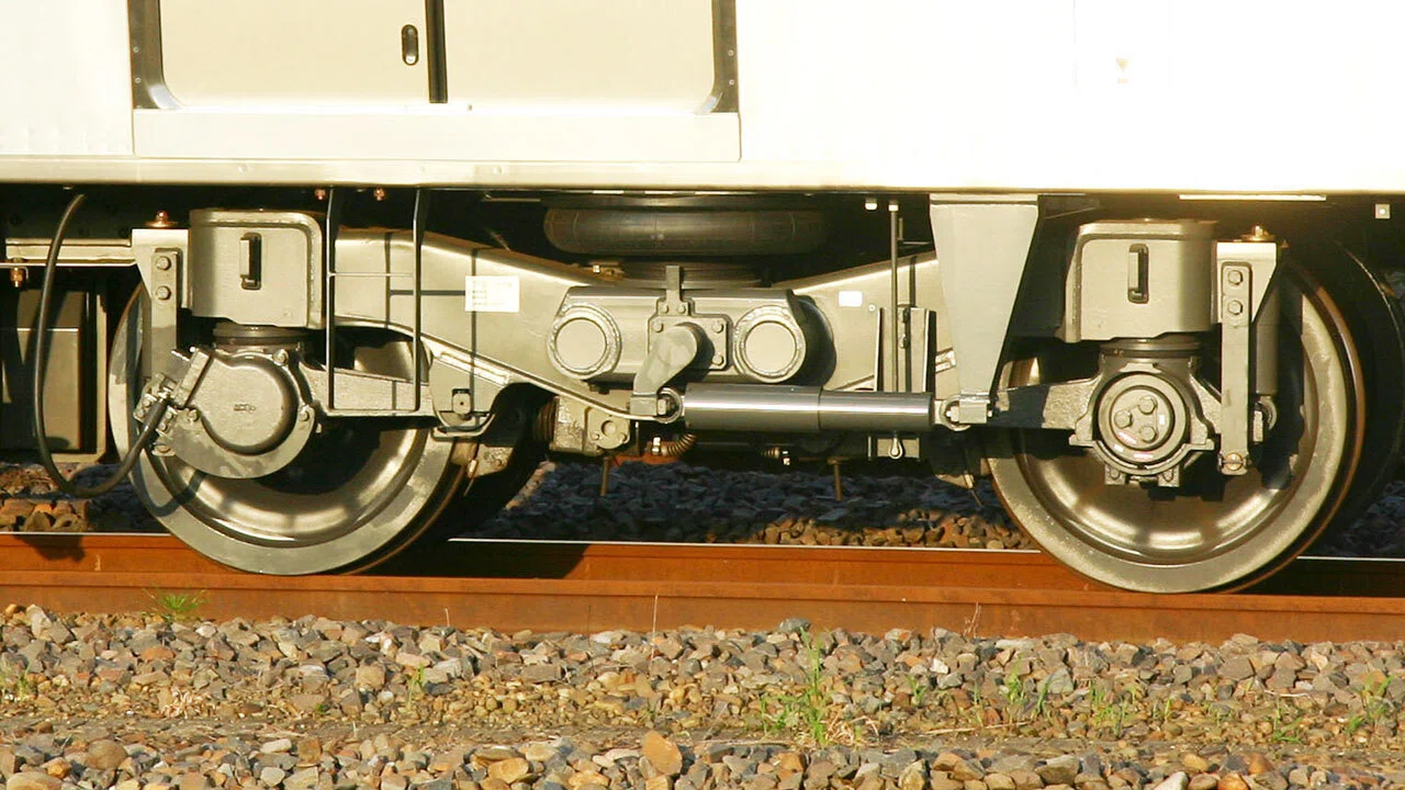 電車のトリビア#02】なぜ鉄道車両の車輪はカーブを曲がることができる
