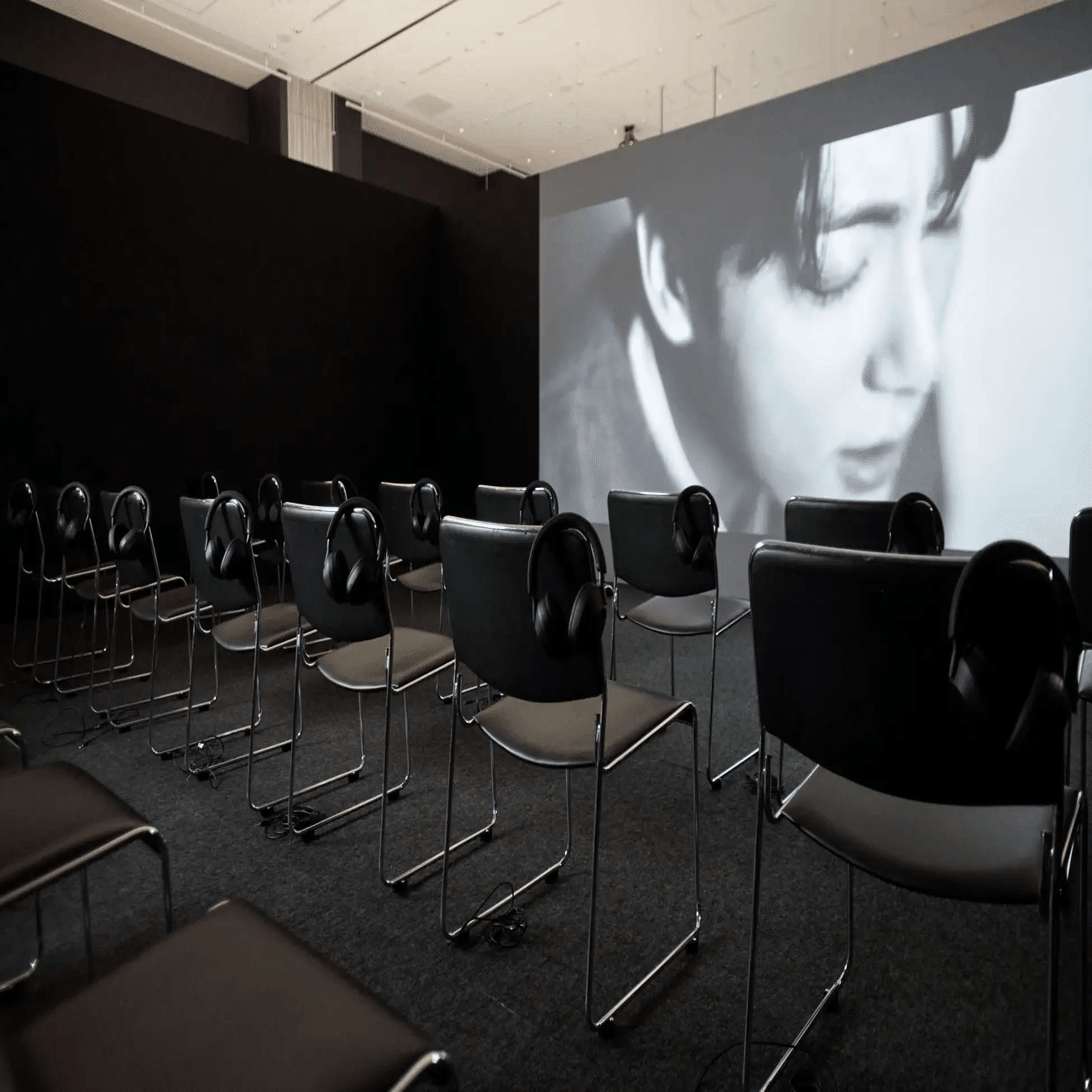 BTS JUNG KOOK(ジョングク)が間近で歌う！？ソニーの立体音響技術で