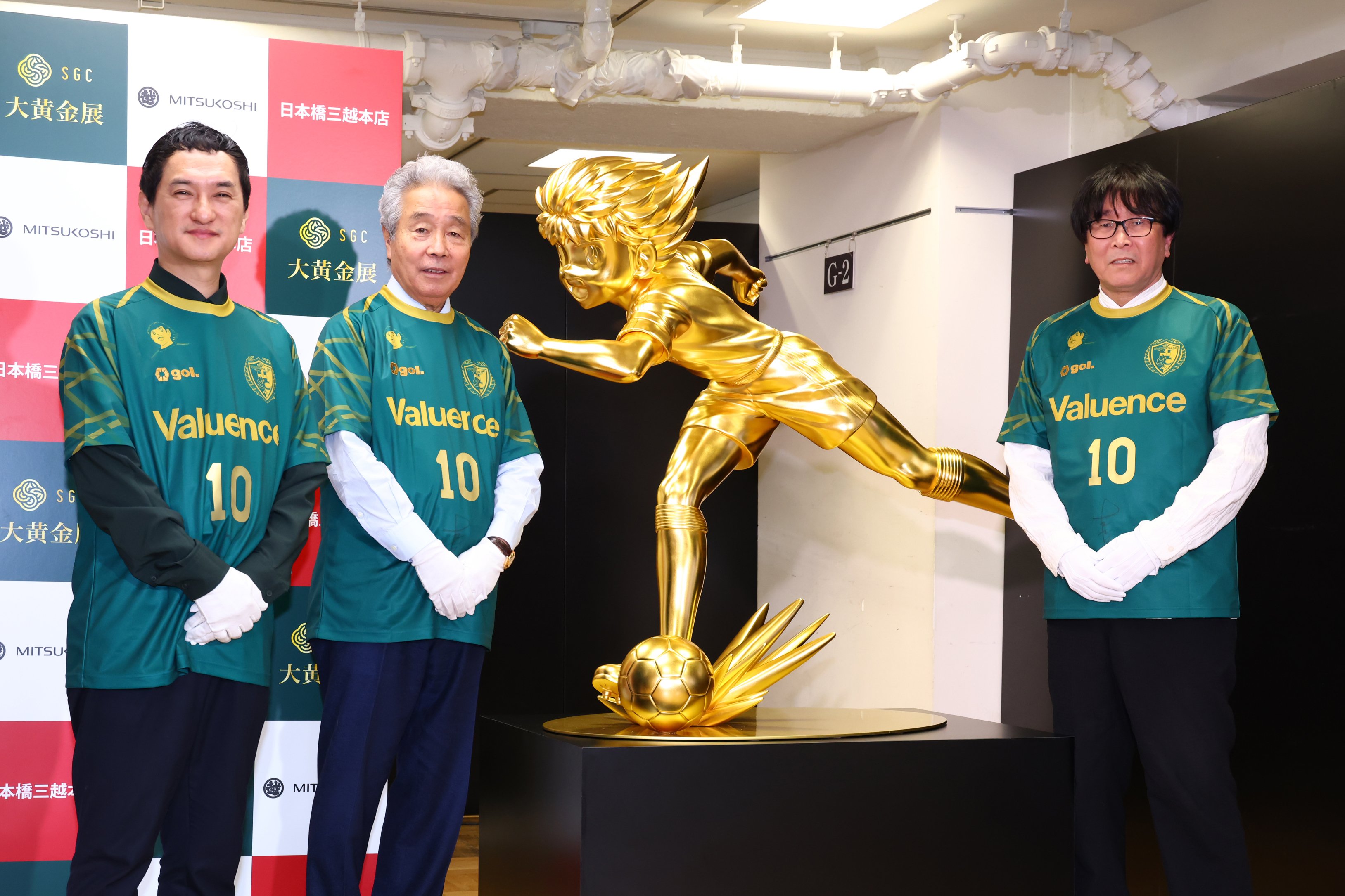 大黄金展「金箔CAPTAIN TSUBASA」除幕式に高橋陽一先生が出席