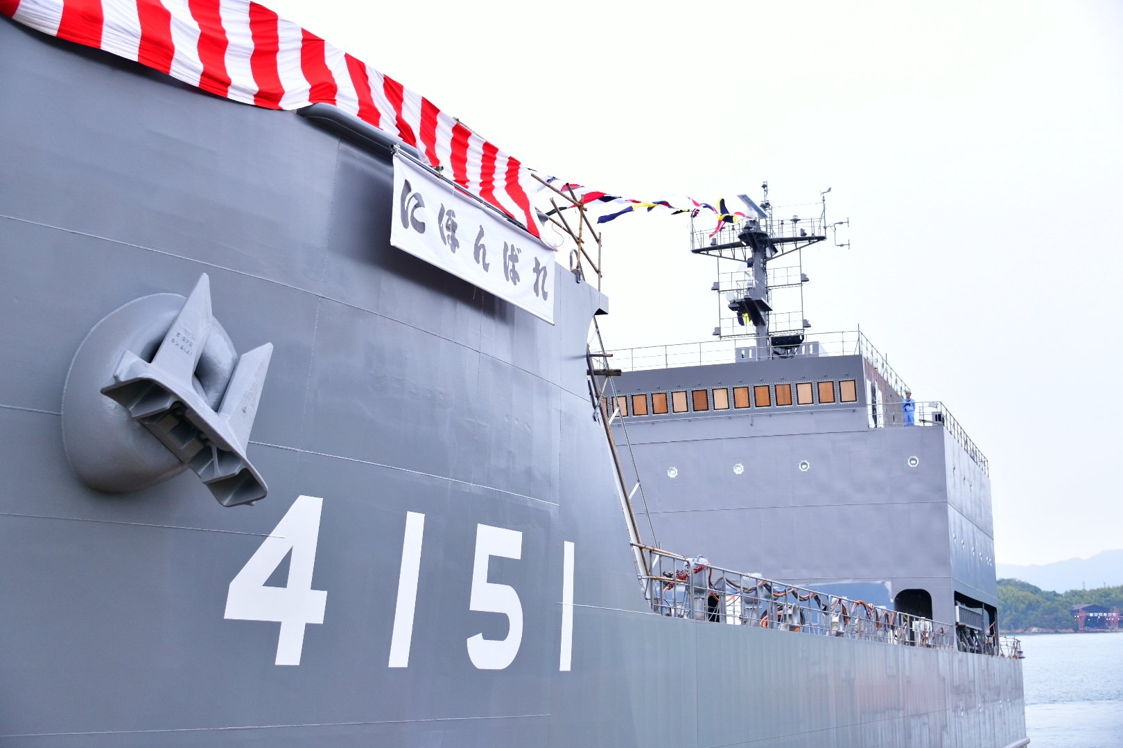 進水】輸送艦「にほんばれ」|ユキカゼ(深水千翔) 進水】輸送艦「にほんばれ」|ユキカゼ(深水千翔)