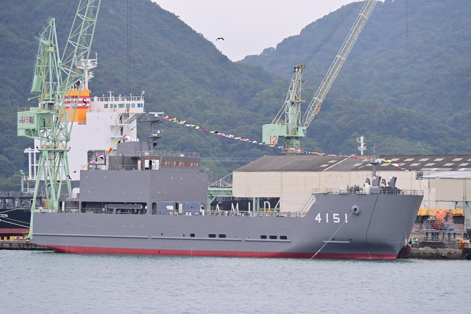 進水】輸送艦「にほんばれ」|ユキカゼ(深水千翔) 進水】輸送艦「にほんばれ」|ユキカゼ(深水千翔)