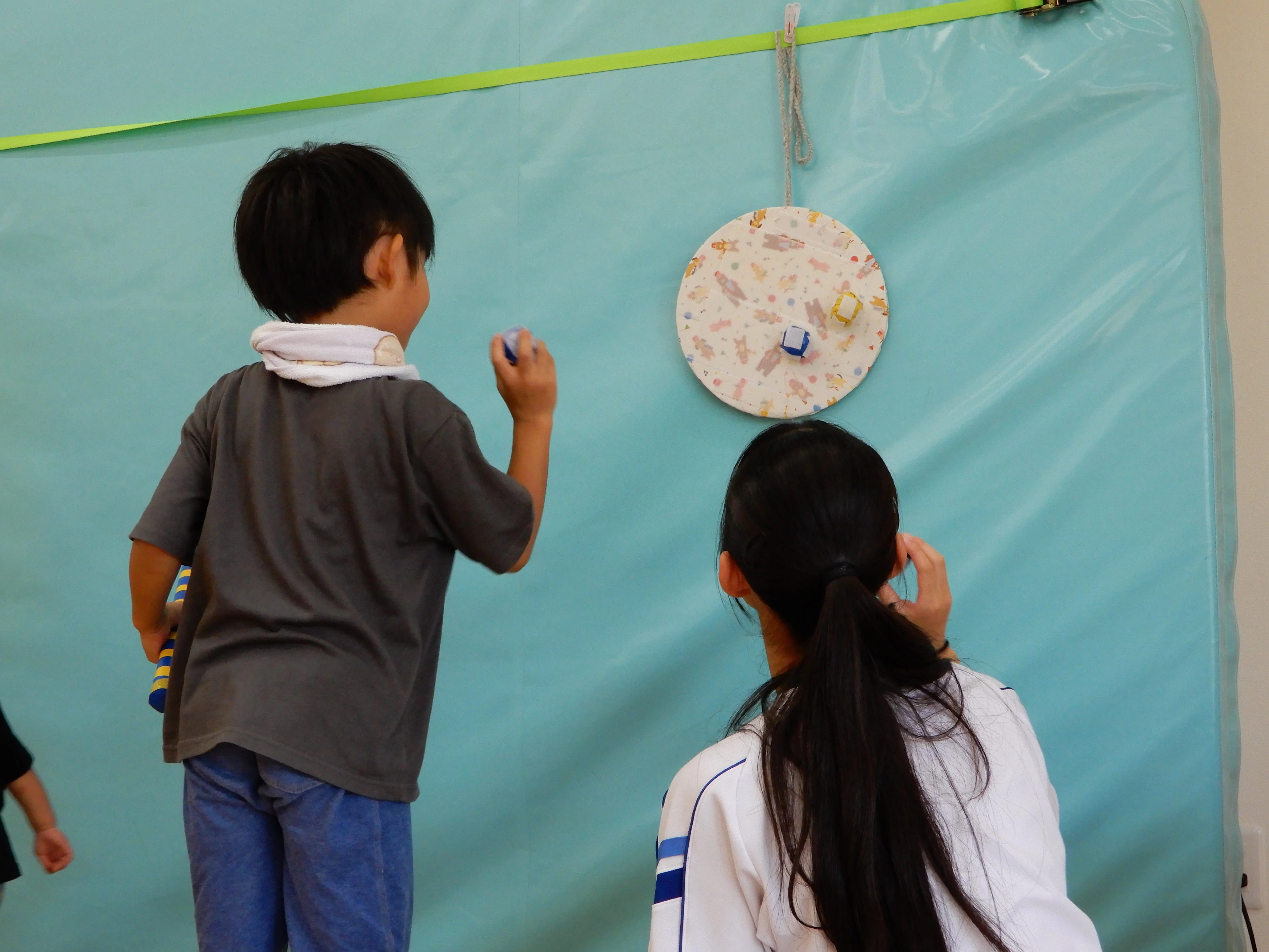 中学校×保育園】日原中学校3年生が自作のおもちゃで園児と交流しました