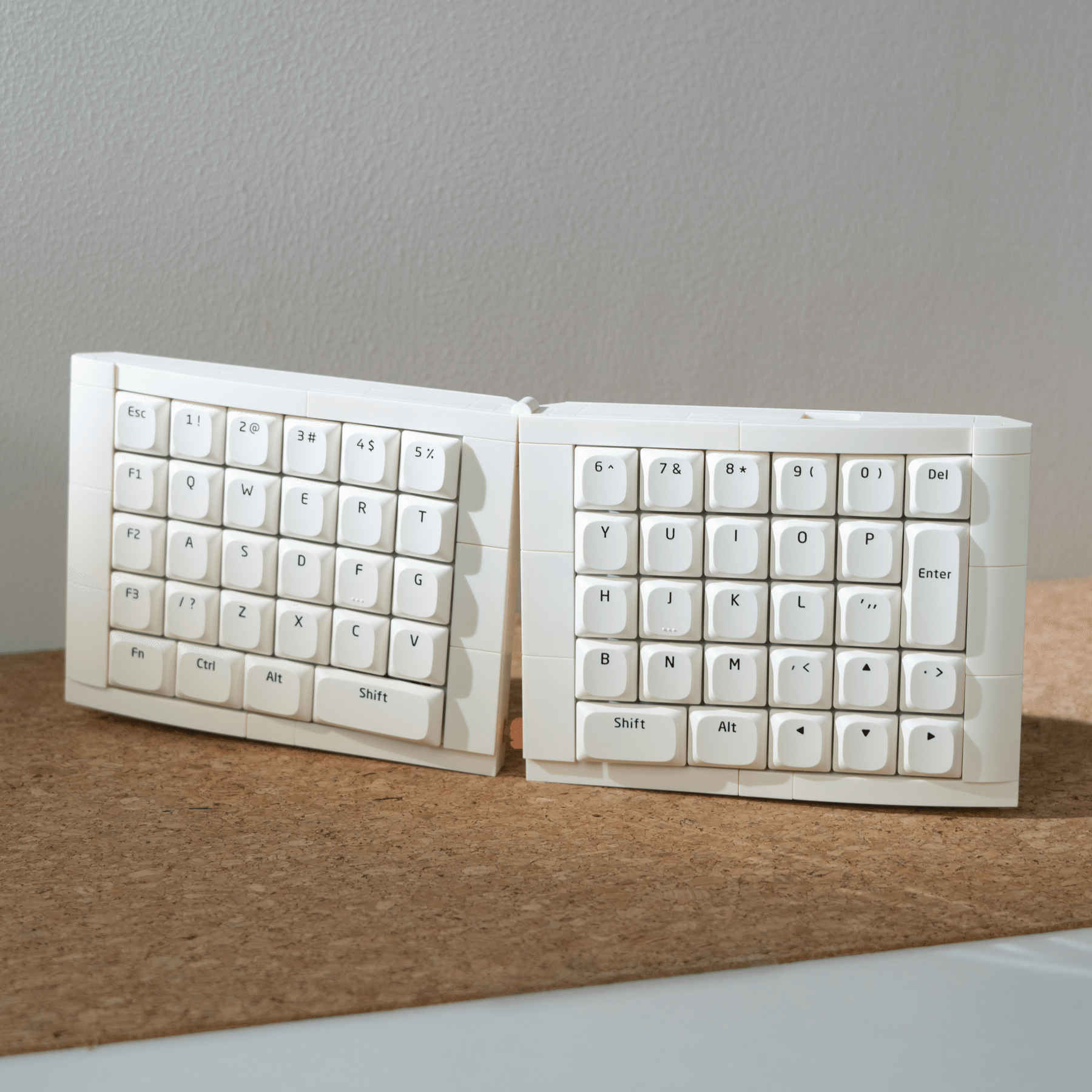 キーボードを2つのパートに分けるとOrtho配列になります！｜BoyU