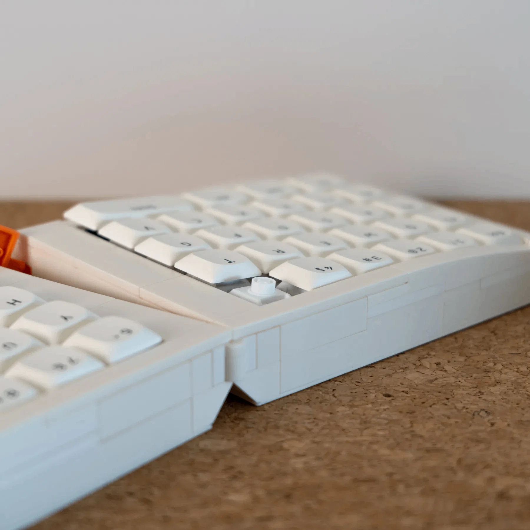 キーボードを2つのパートに分けると...Ortho配列になります！｜BoyU