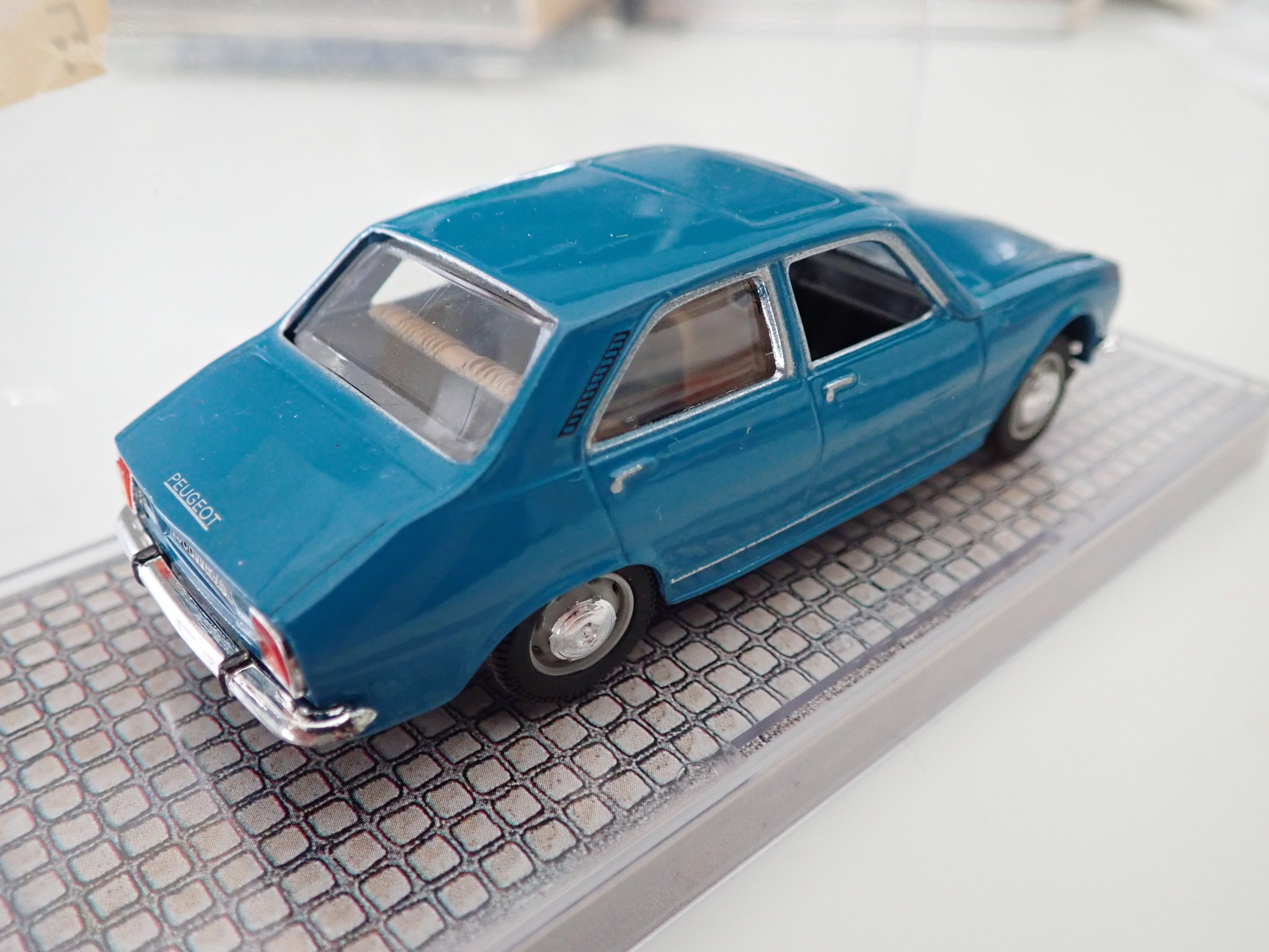 乗っていたクルマのミニカーだけは買う ② プジョー 504Dと白金