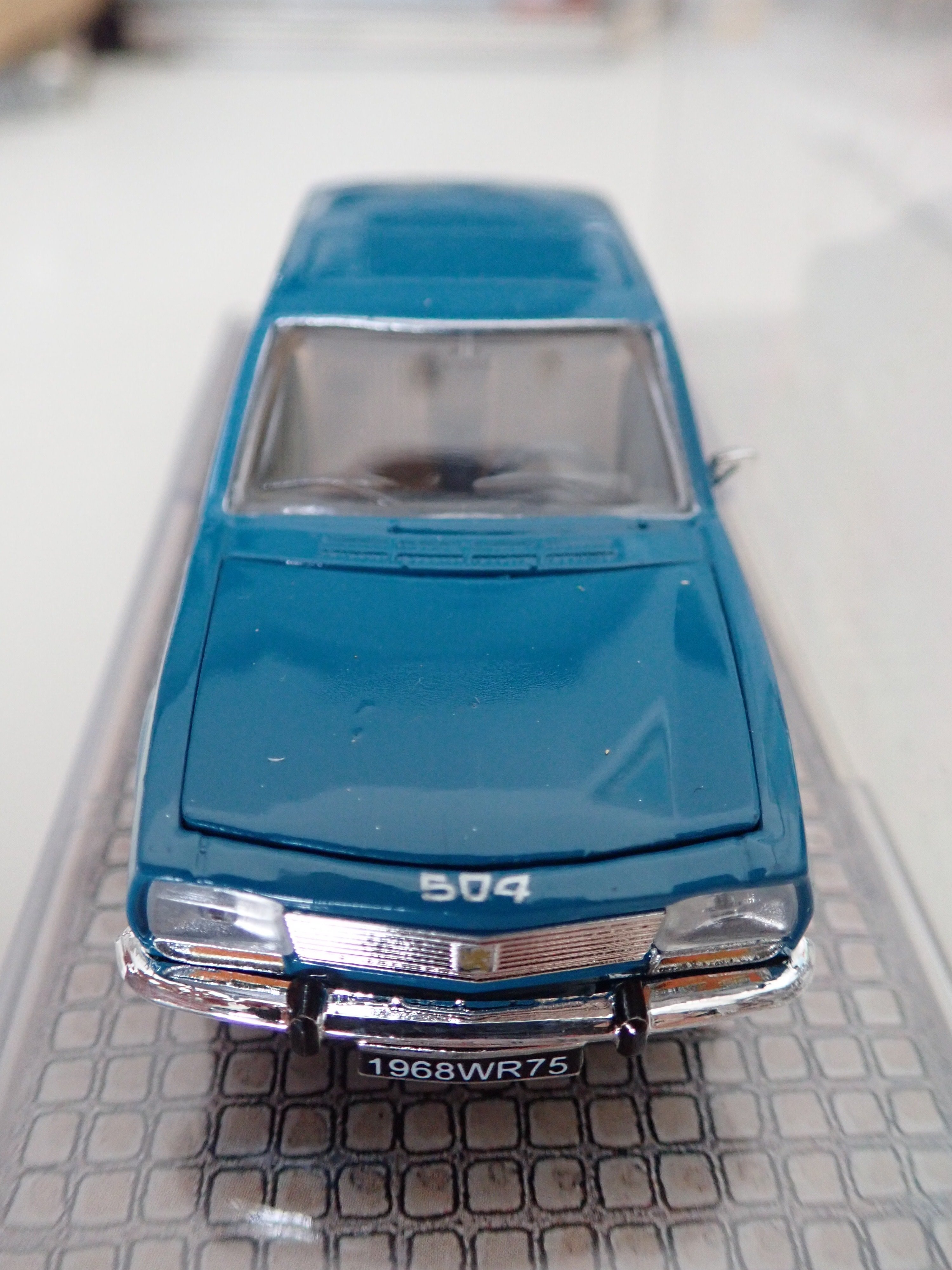 プジョー402　メタルミニカー 乗っていたクルマのミニカーだけは買う ② プジョー 504Dと白金