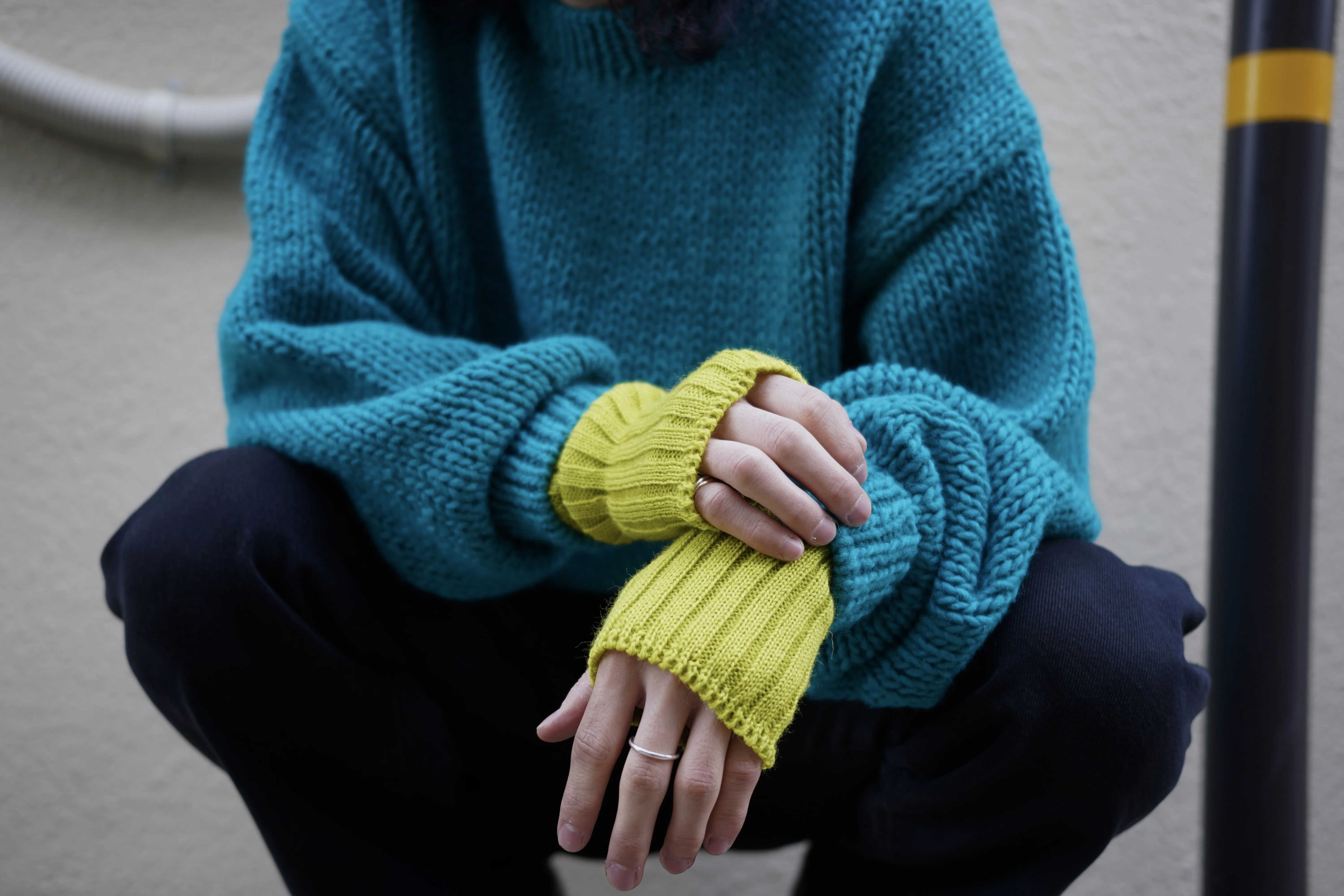 冬は色物で攻めたいですよね〜【bukht】Peruvian Hand-knit Sweater 