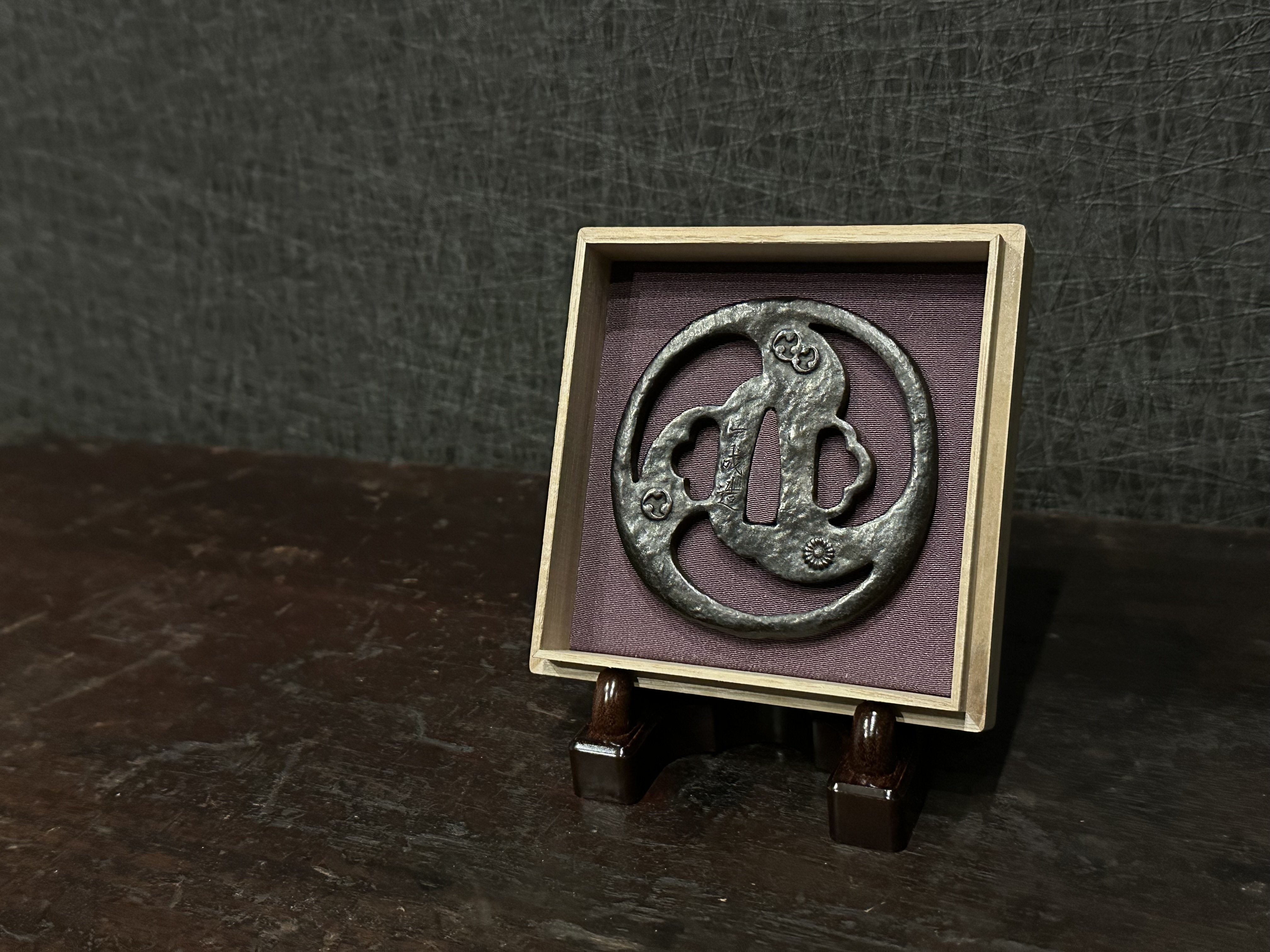 皿立ては鐔立てに｜刀箱師の日本刀ブログ 中村圭佑