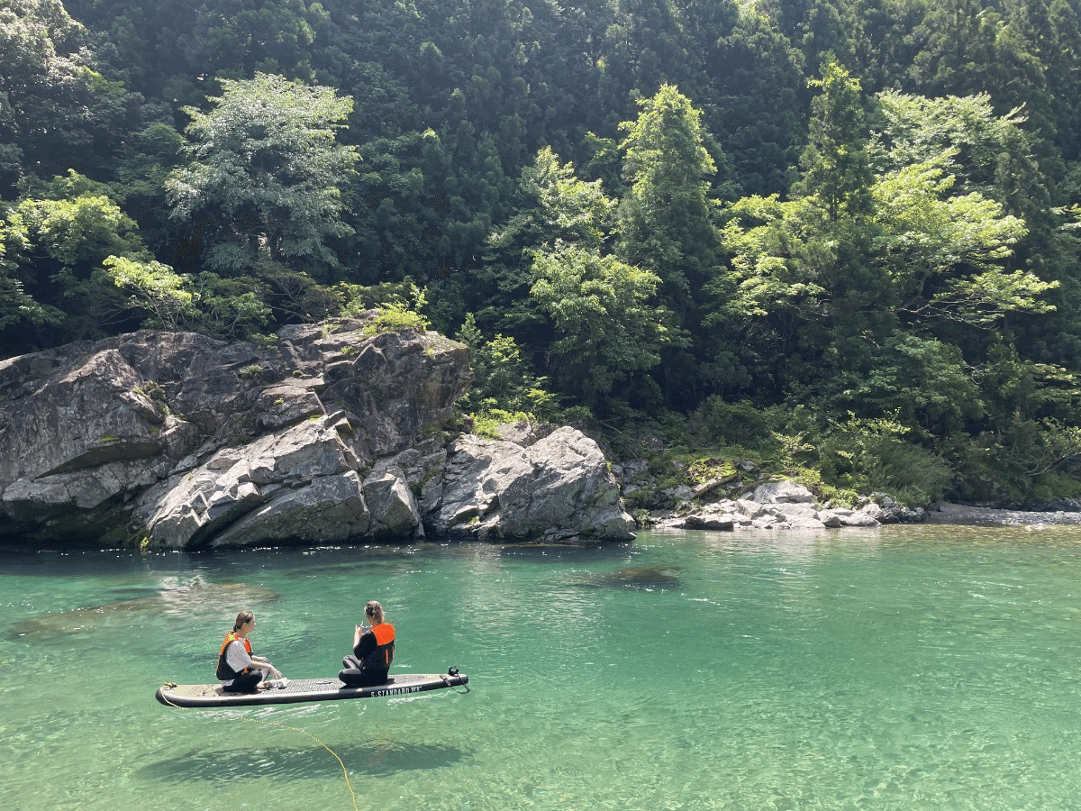 透き通る水と大自然に癒される空間