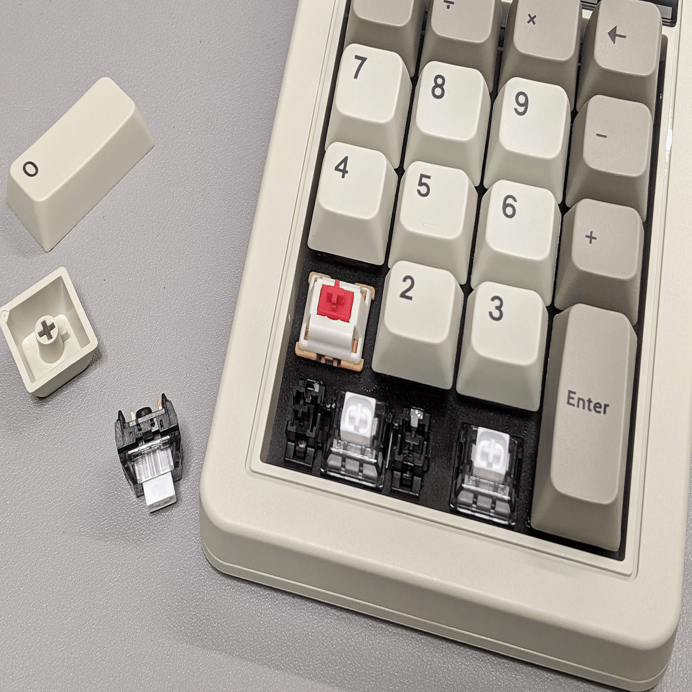 8BitDo レトロ 18 メカニカル テンパッド」はテンションが上がる