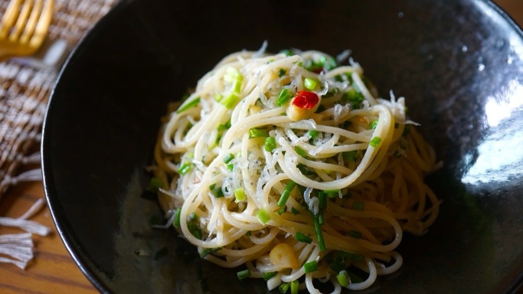 冷蔵庫に何にもない日は。「ちりめんじゃこのペペロンチーノ」｜笠原