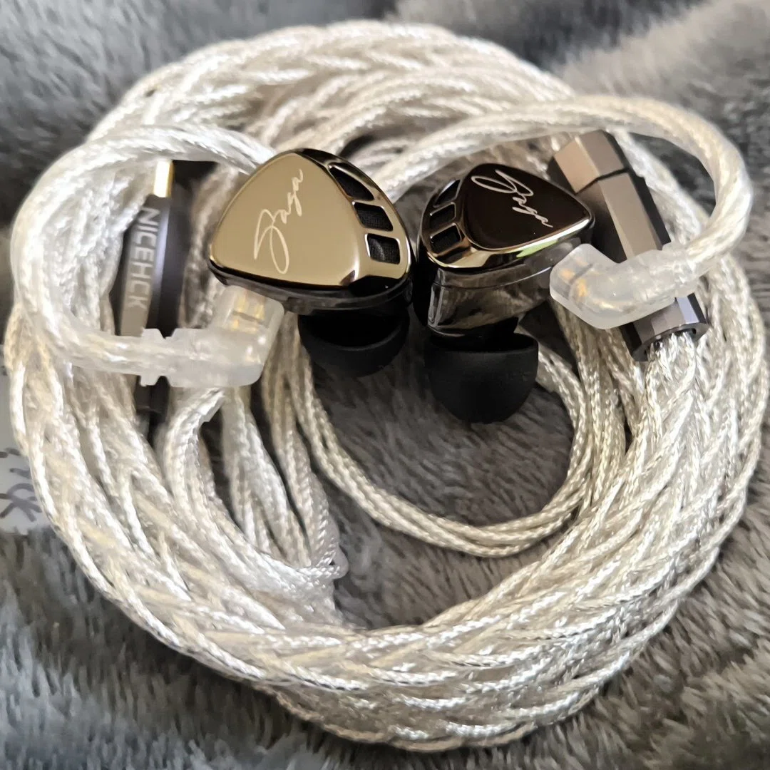 NICEHCK SnowLunaは柔らかい音で中域やや重視のミドルクラス