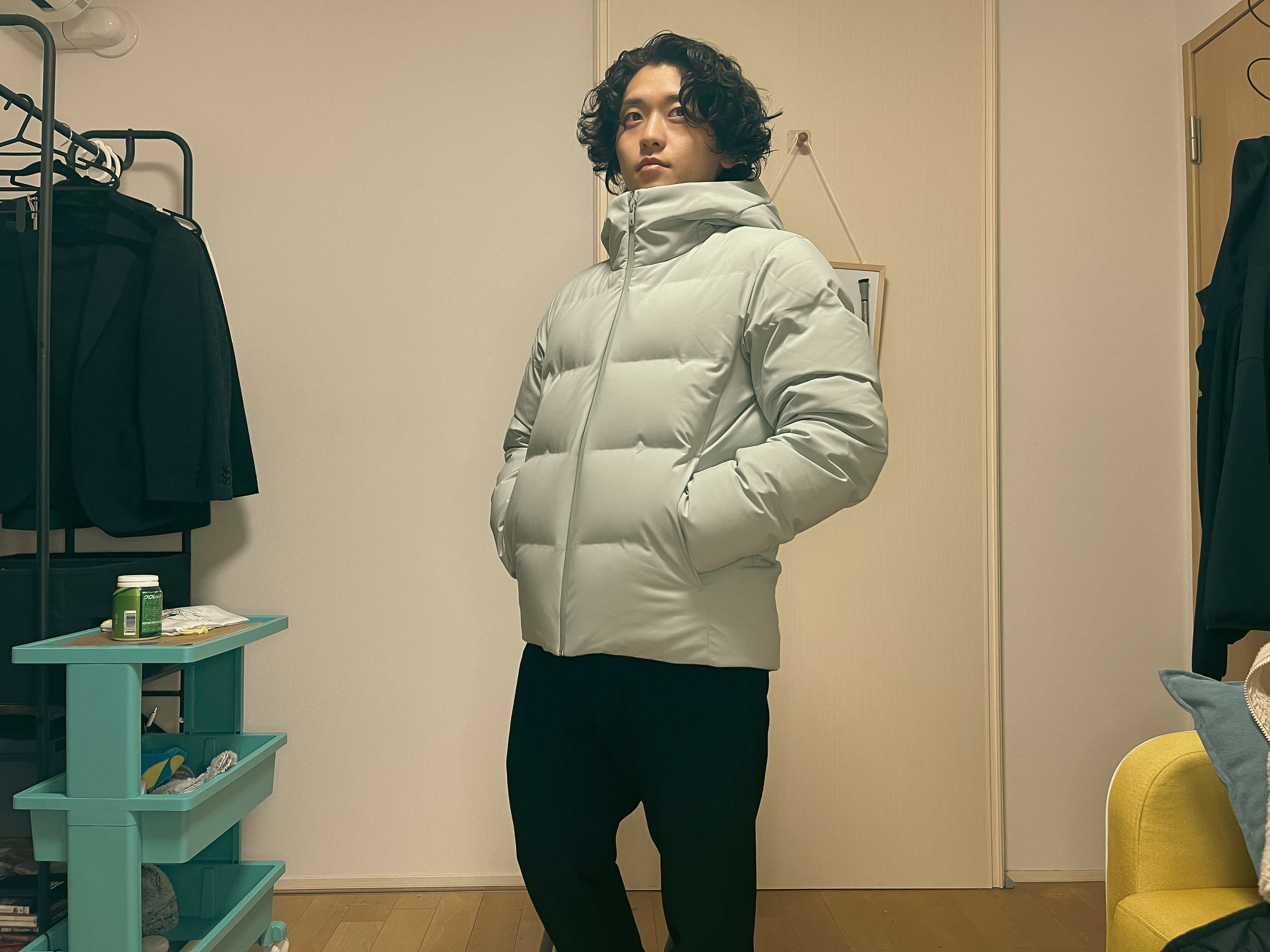 低身長男子におすすめ！ユニクロの「シームレスダウンパーカ」で