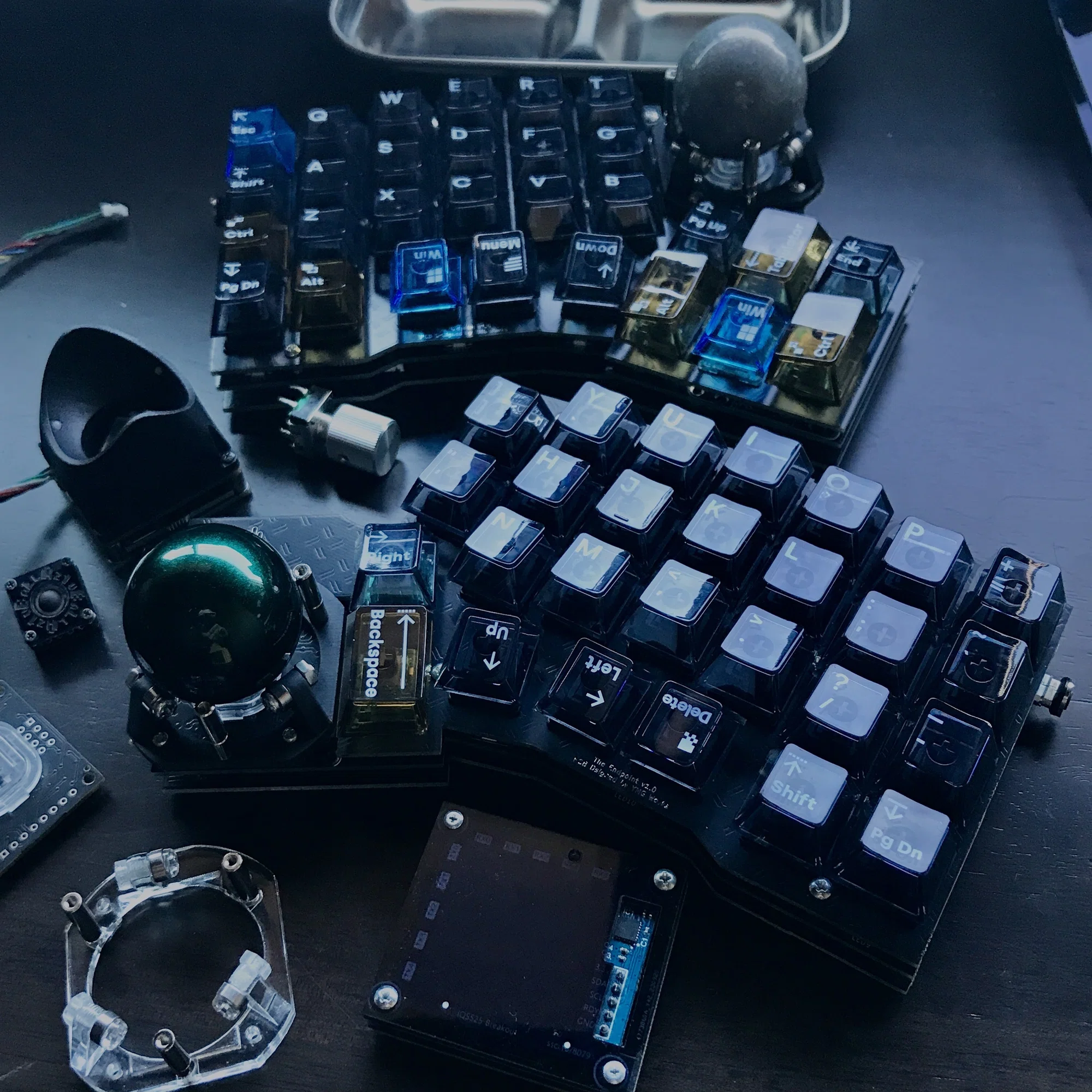 生まれたてのキーボードを連れて駆け回った1年｜YMG Works