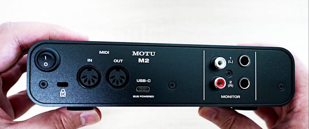 聴き専】MOTU M2 レビュー｜ヘッドホンアンプとしての実力も高い
