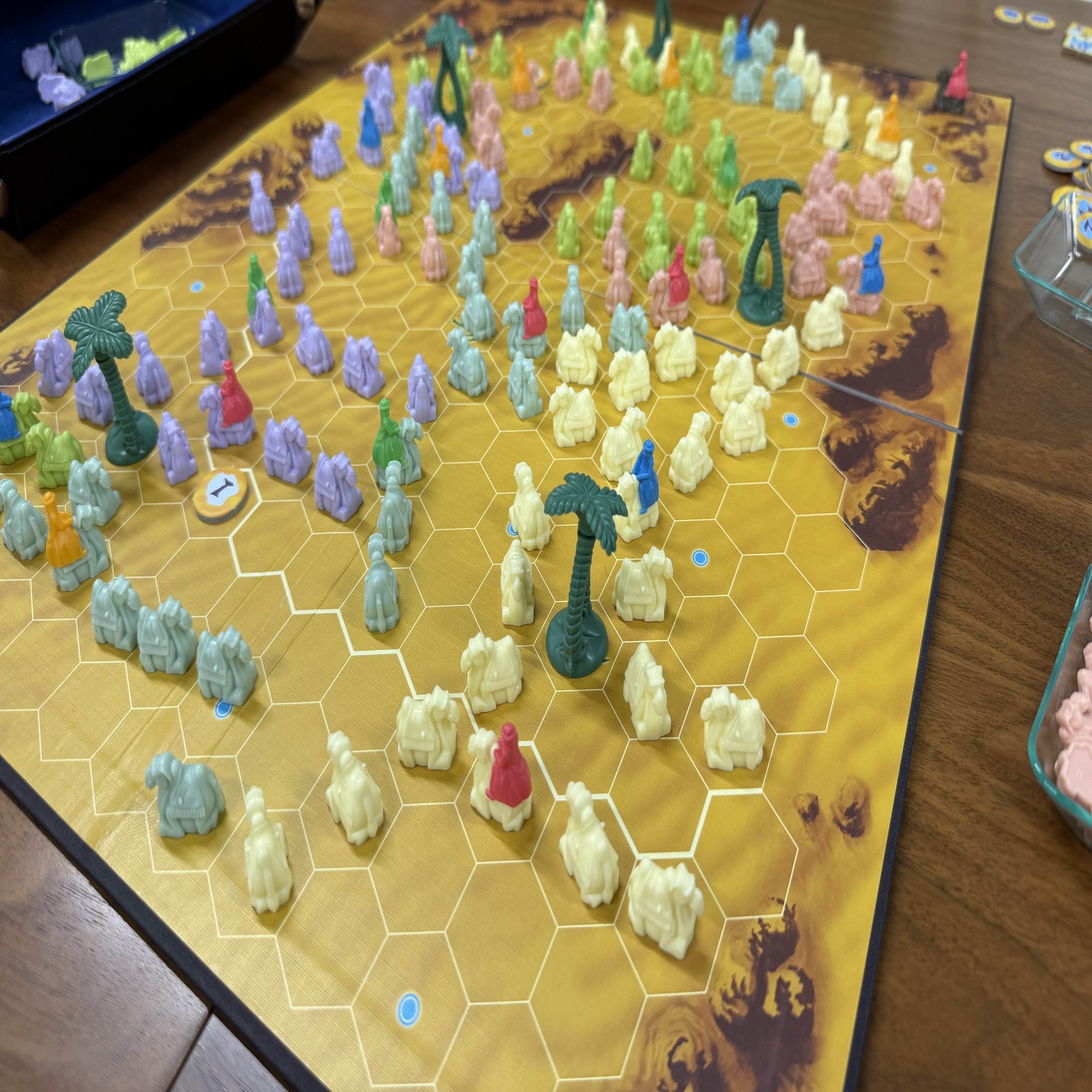 シンプルなのに奥深い！『砂漠を越えて』が描くエリア争奪戦｜Flowing Feather Factory