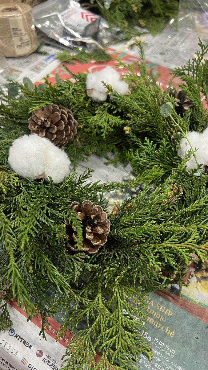 ちーちゃん様専用 クリスマスリースと木の実のフラワーリース おもい