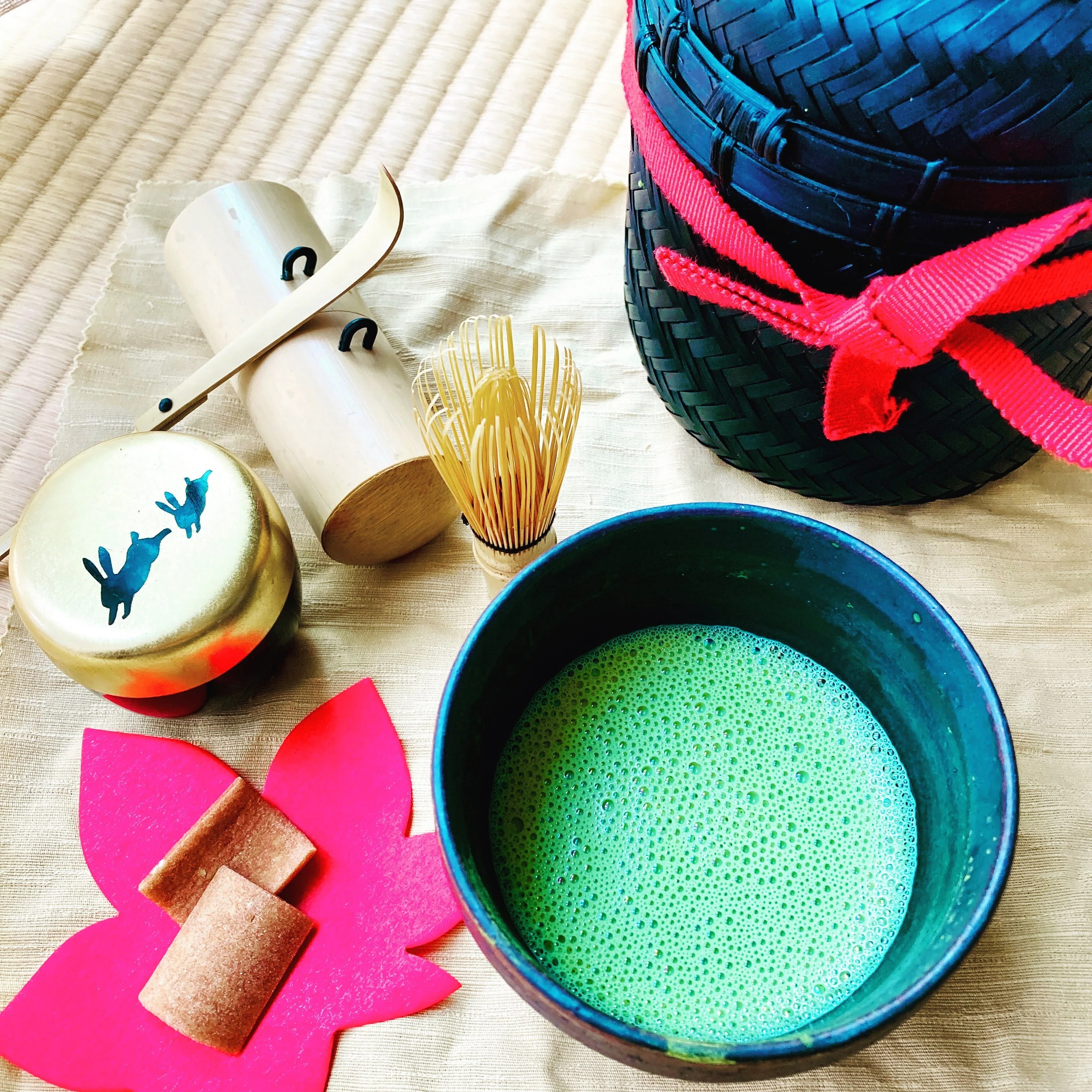 ☆旅茶籠 茶碗・茶筅・茶杓・茶入れ☆ （旅持ち茶籠「万歳楽