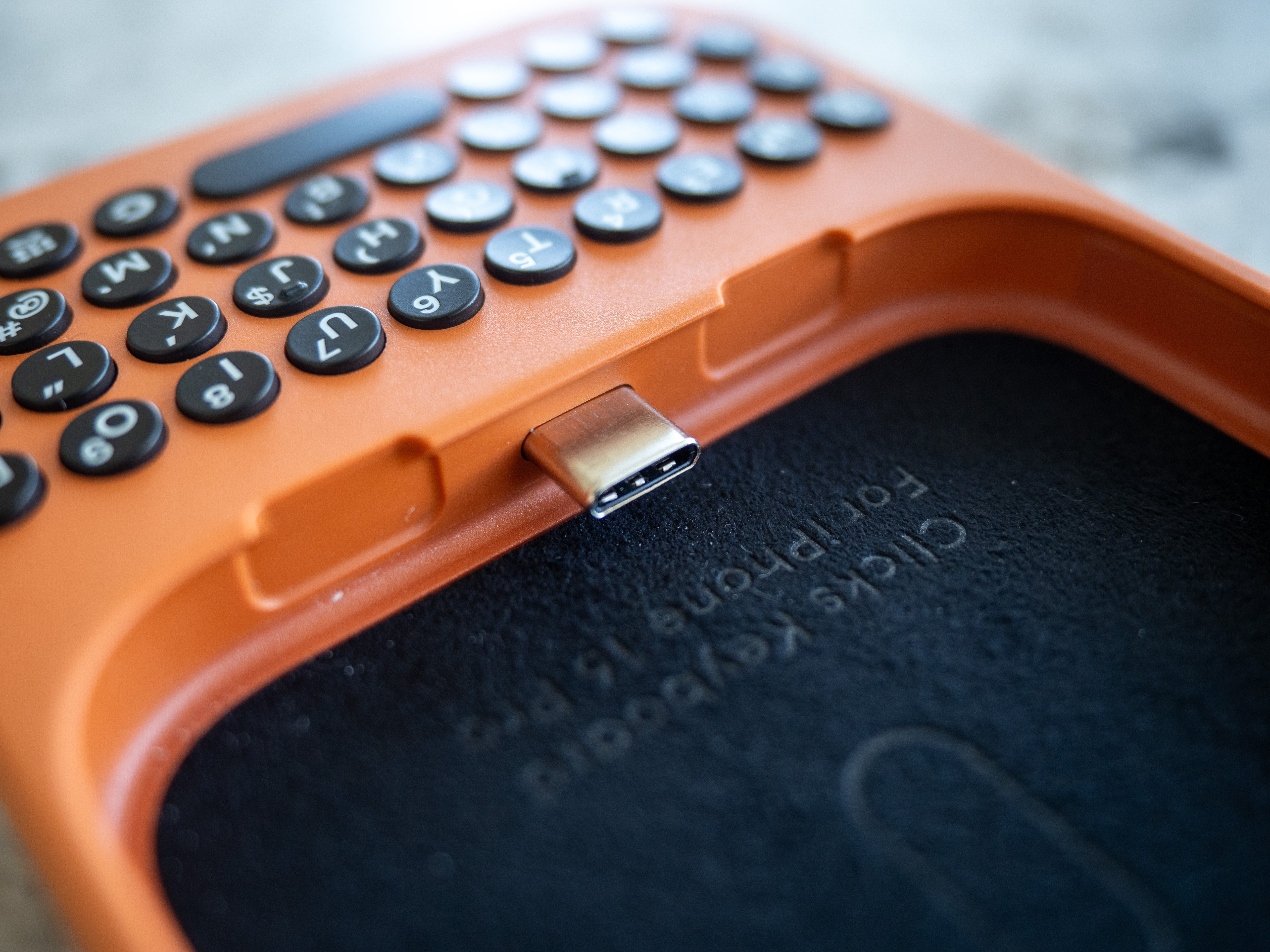 Clicks Keyboard for iPhone 16 Pro 実機レビュー|たっくん Clicks Keyboard for iPhone 16 Pro 実機レビュー|たっくん