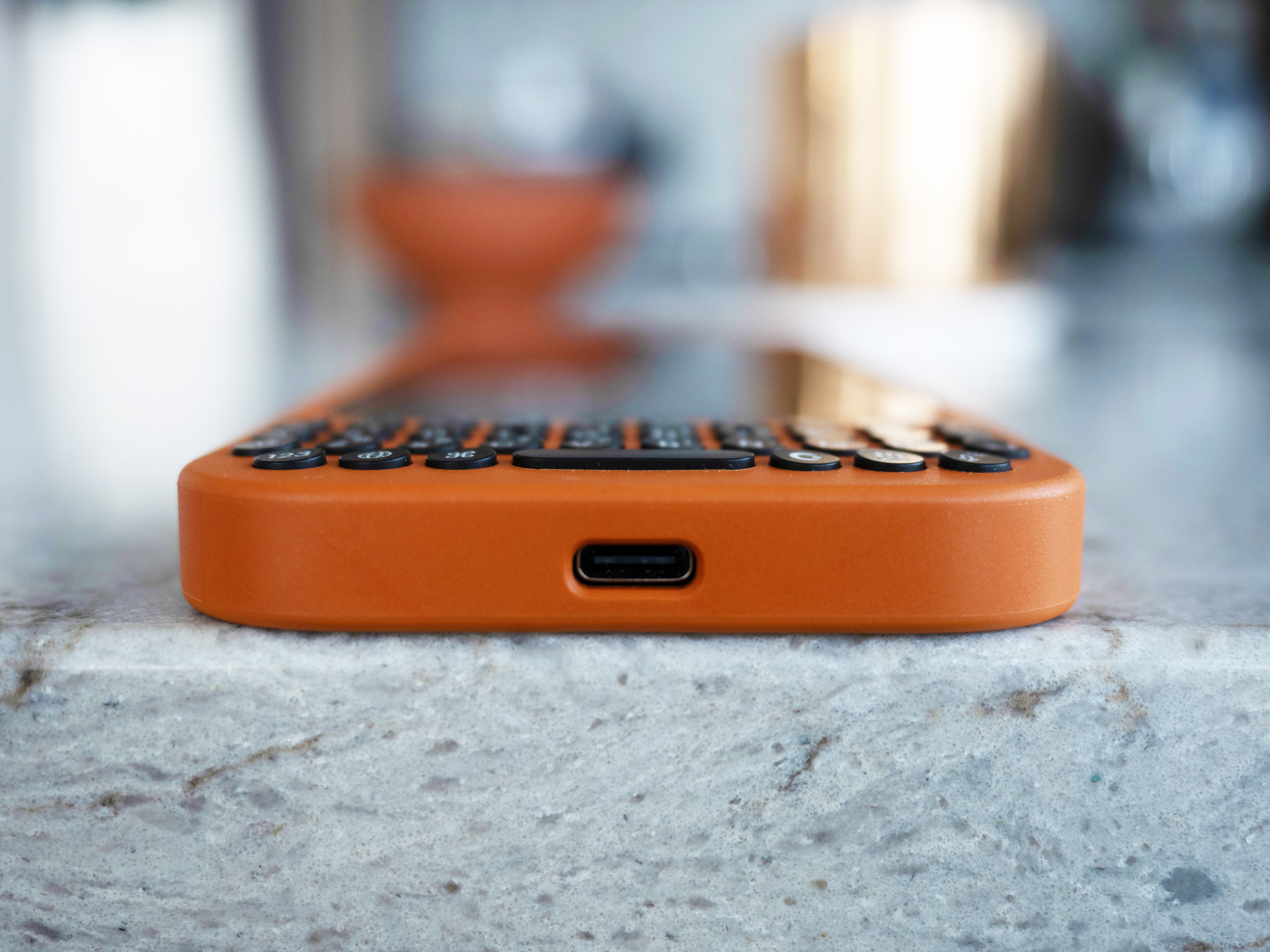 Clicks Keyboard for iPhone 16 Pro 実機レビュー|たっくん Clicks Keyboard for iPhone 16 Pro 実機レビュー|たっくん