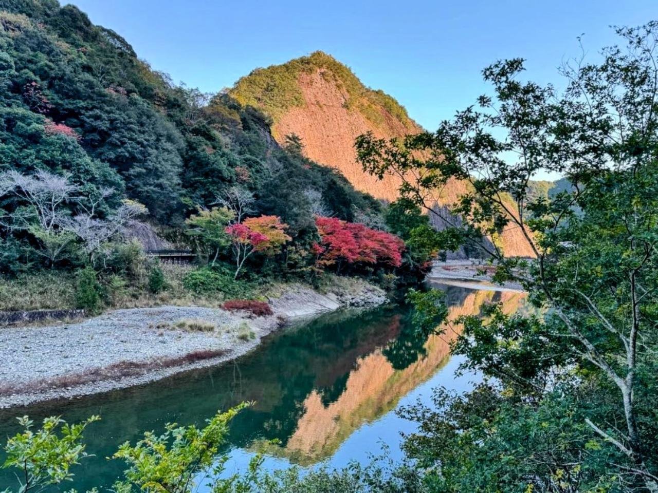 初冬の｢古座川の一枚岩」(和歌山県東牟婁郡古座川町)【紀伊半島を知る