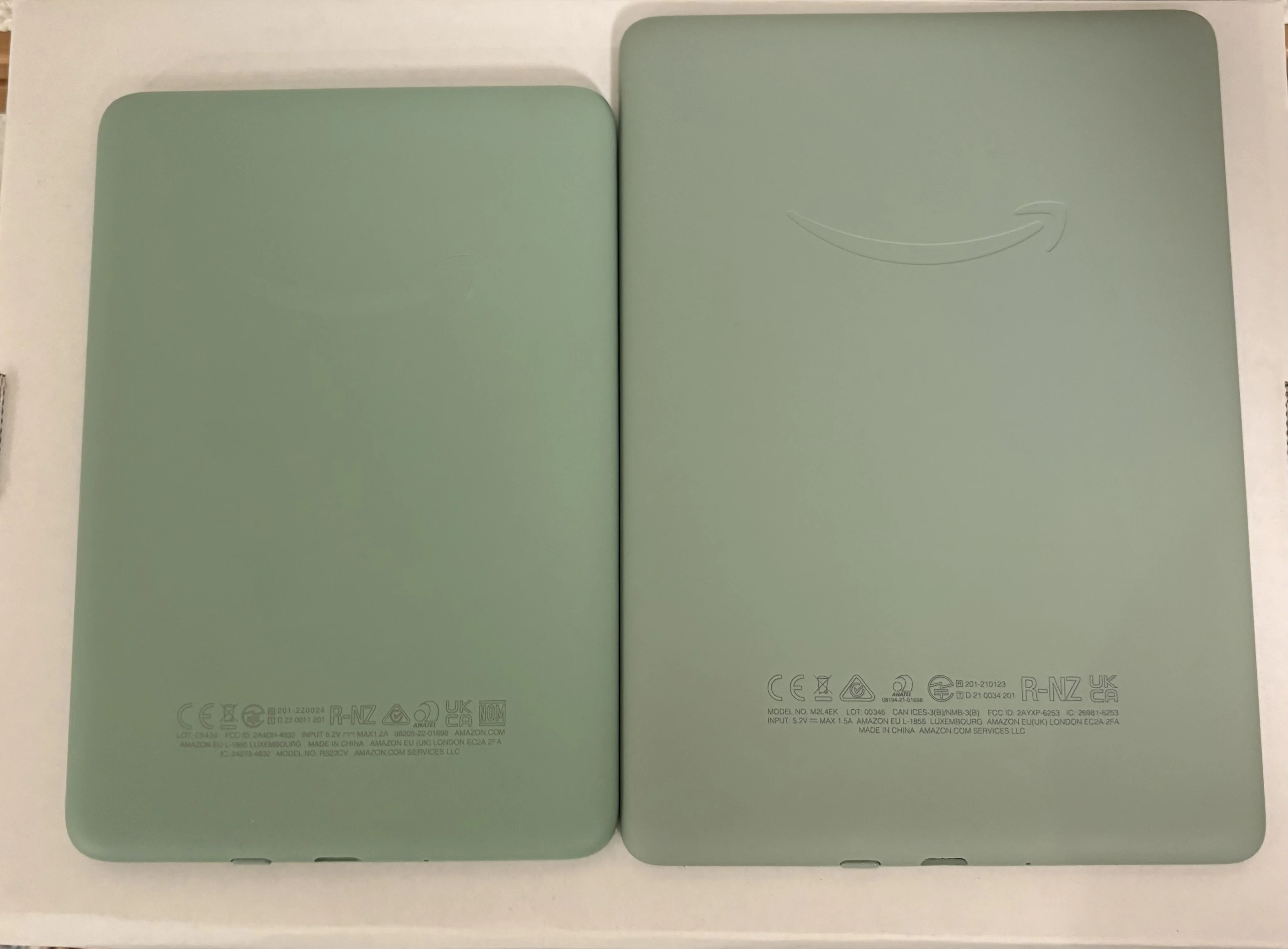 去年KindlePaperwhite買ったばかりだけど今年も無印Kindle買ってみて