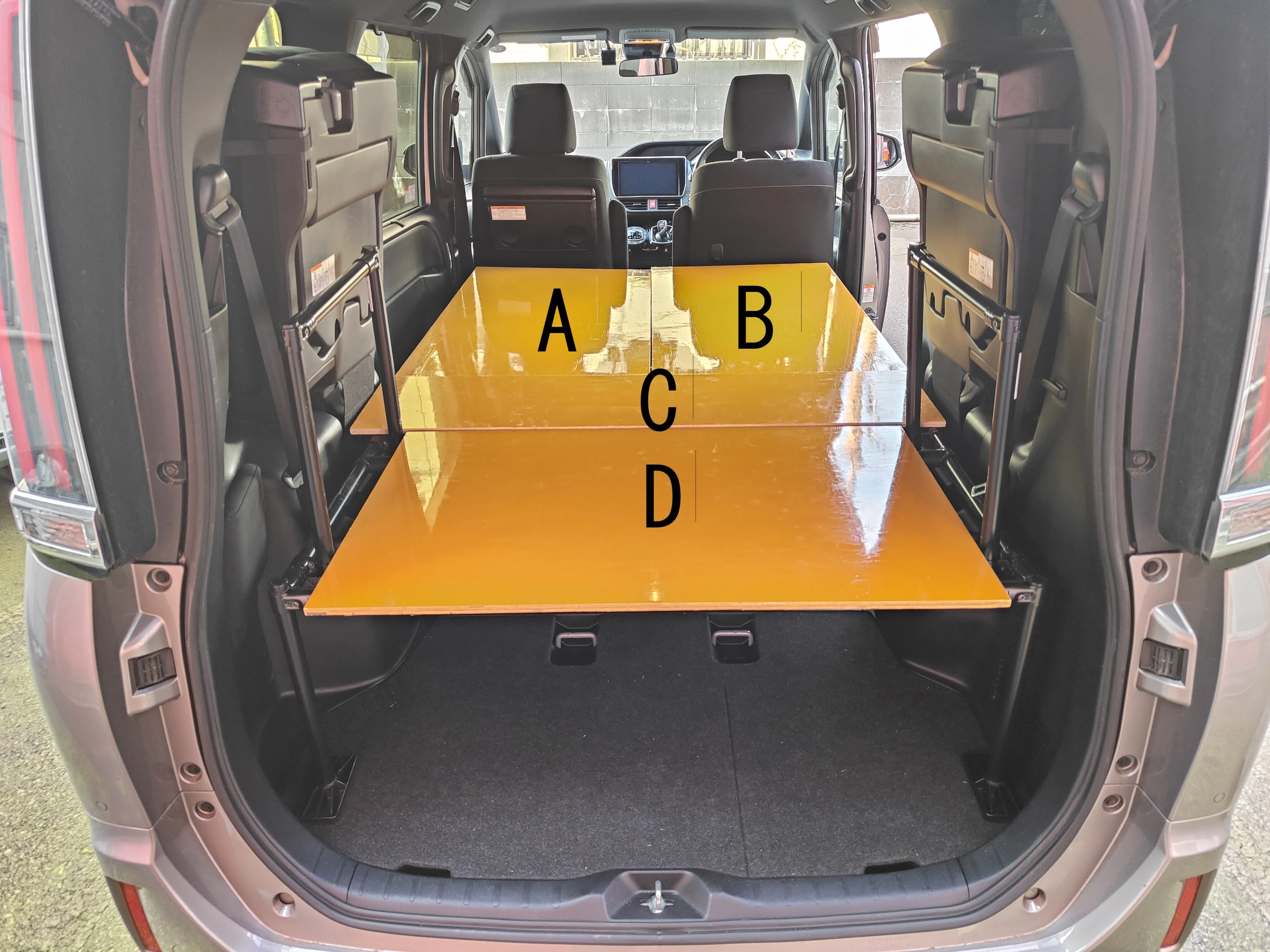 DIY苦手だけど、車中泊用テーブル付ベッド作っちゃいました！ ⑥ベッド
