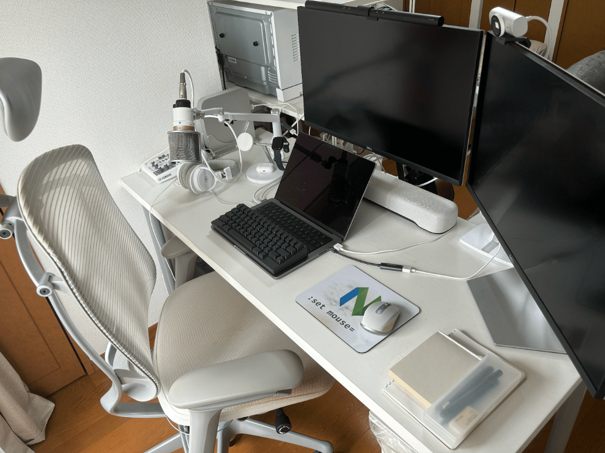 SF映画のようなデスク環境を実現！ SF映画のようなデスク環境を実現！ SF映画のようなデスク環境