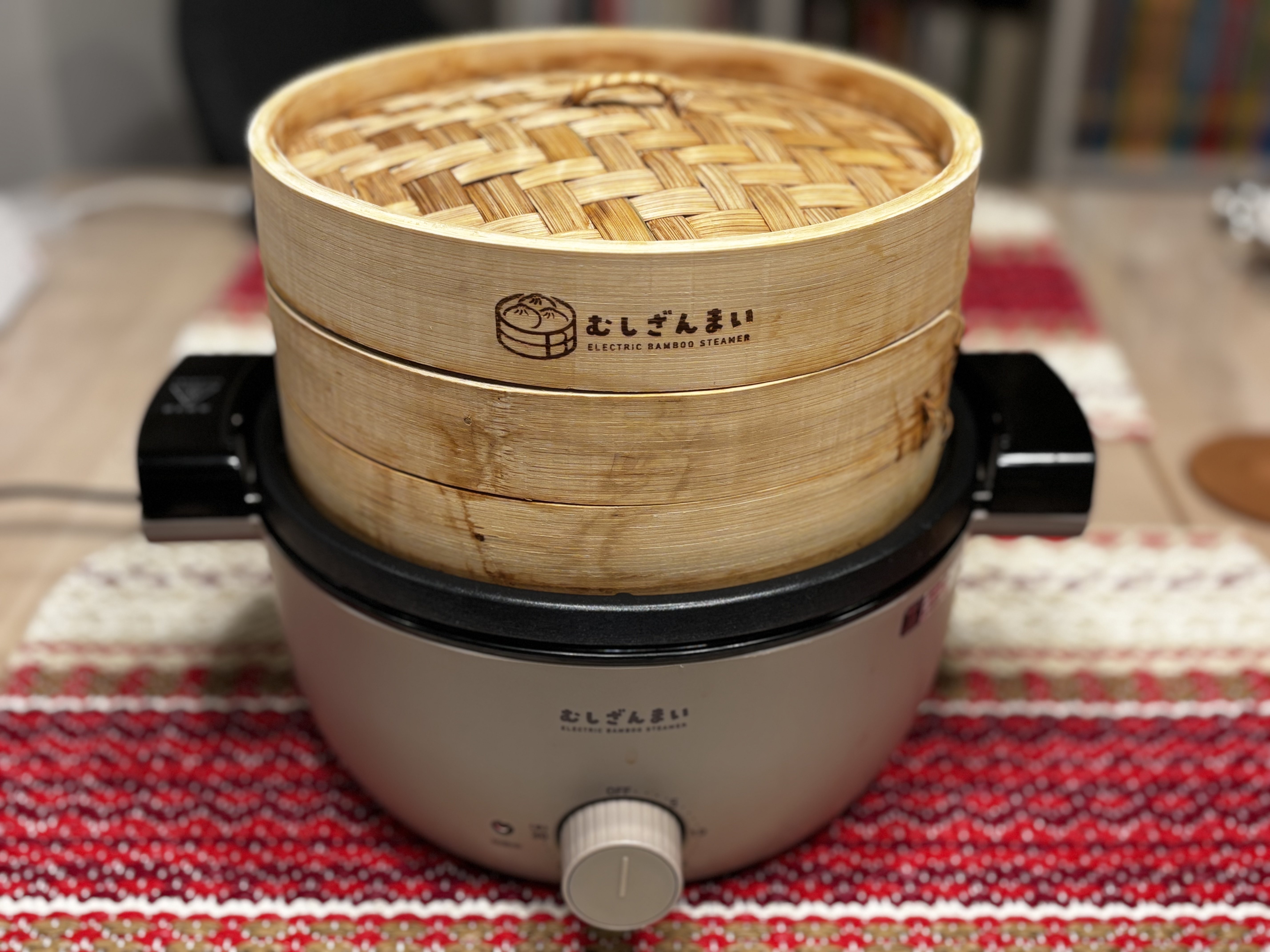 ずぼらの極み、丁寧な味。 電気せいろ蒸し器「むしざんまい ずぼらの極み、丁寧な味。 電気せいろ蒸し器「むしざんまい
