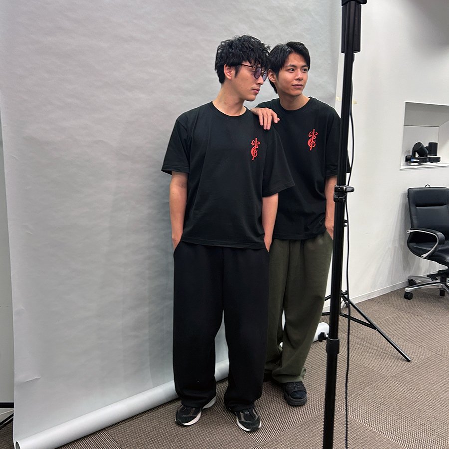 演劇【推しの子】2.5次元舞台編の小宮璃央＆安西慎太郎が表紙を飾る