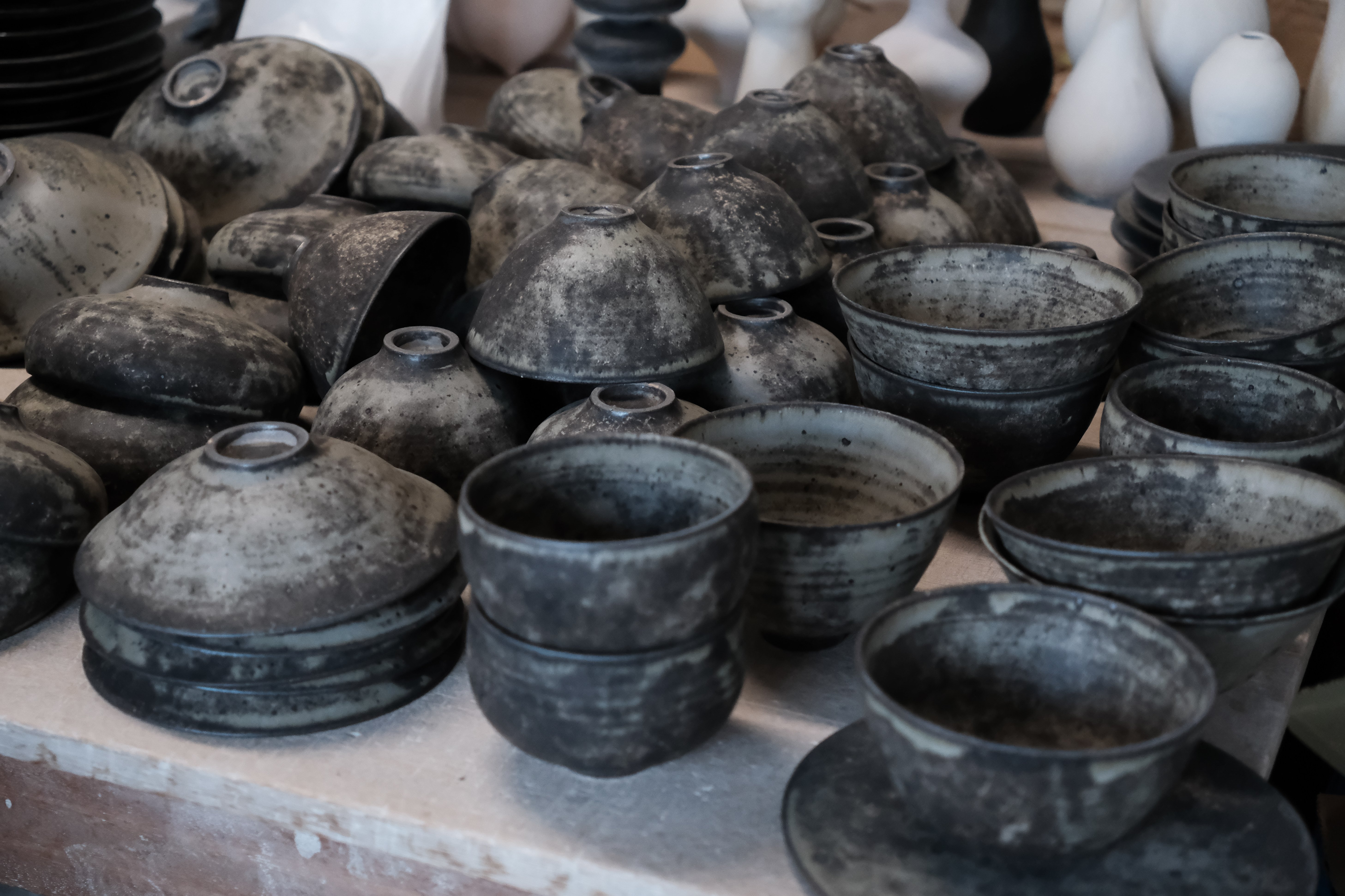 一期一会のうつわの表情を追い求めて｜陶芸家・𠮷田太郎さん