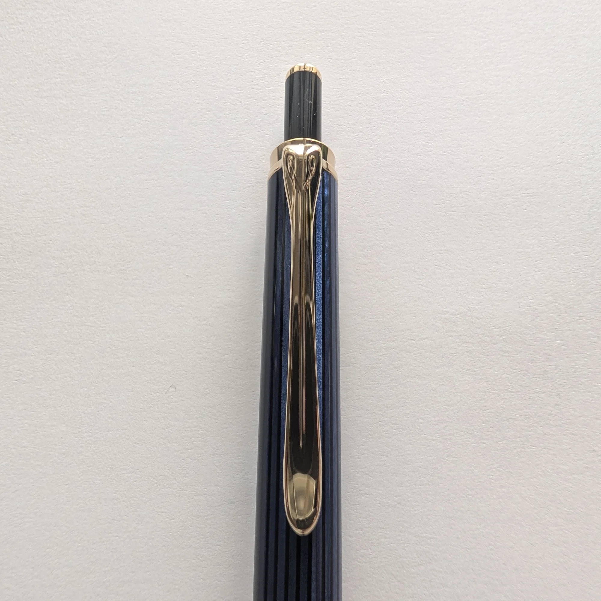 PELIKAN SOUVERÄN D400|正直レビュー｜土で仮眠【文房具】