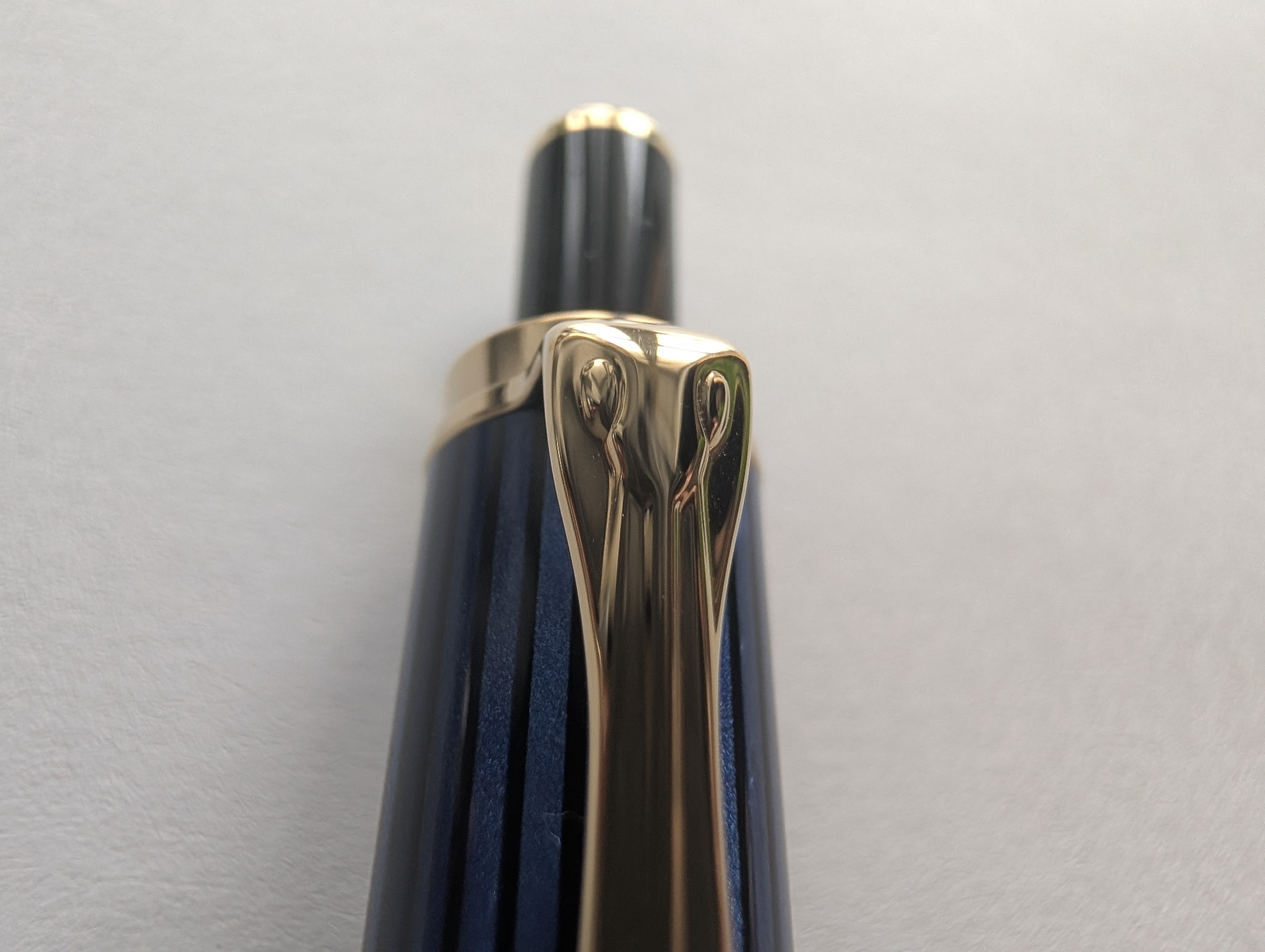 PELIKAN SOUVERÄN D400|正直レビュー｜土で仮眠【文房具】