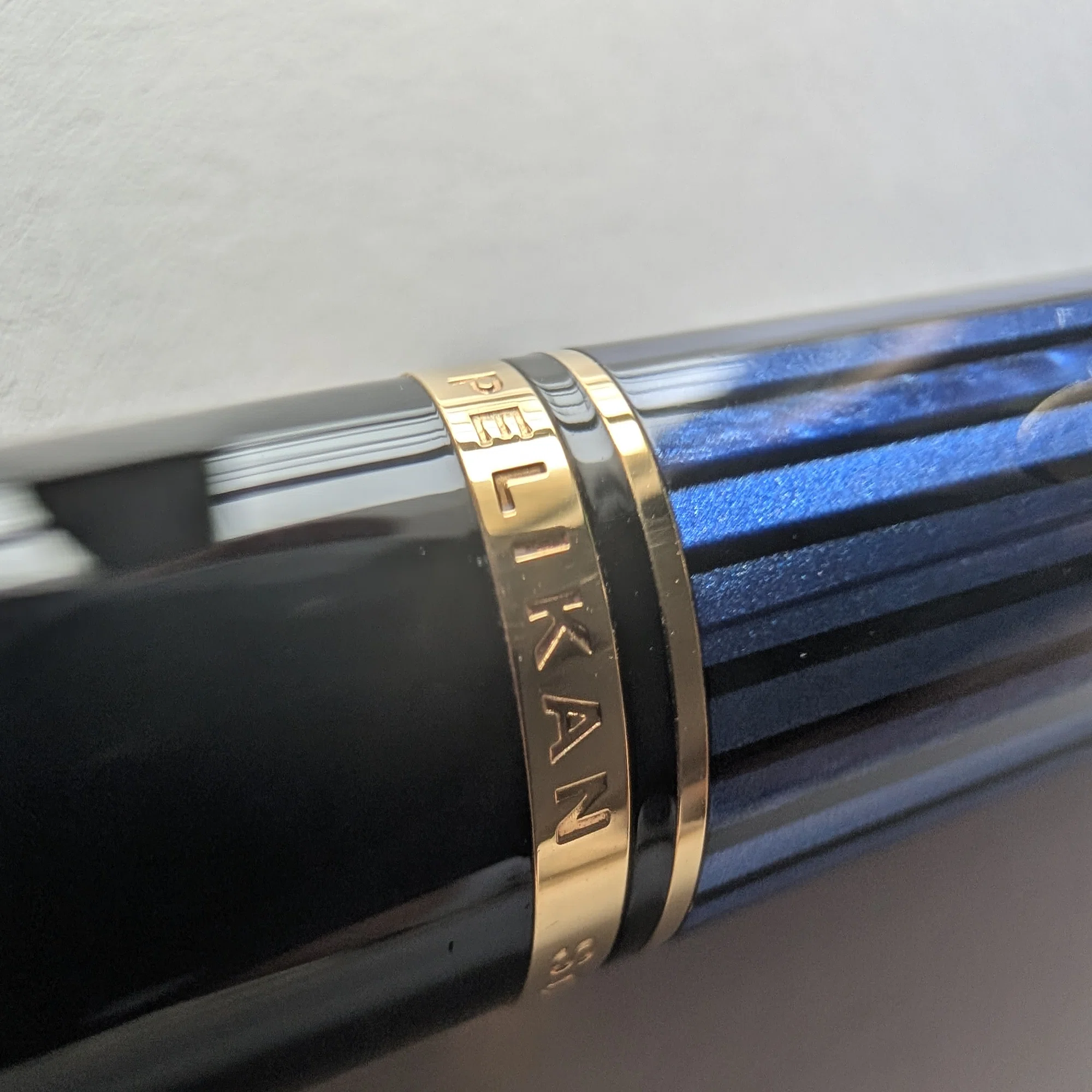 PELIKAN SOUVERÄN D400|正直レビュー｜土で仮眠【文房具】